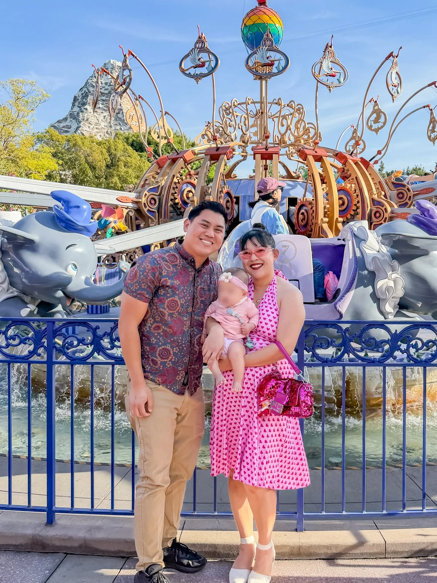 this is the miracle that i&rsquo;ve been dreaming of, so this is love 💘

happy valentine&rsquo;s day from my family to yours! love you, mean it 🥰

📸: @kevintsengphotography

#ValentinesDay #DisneyCreators #Disneyland