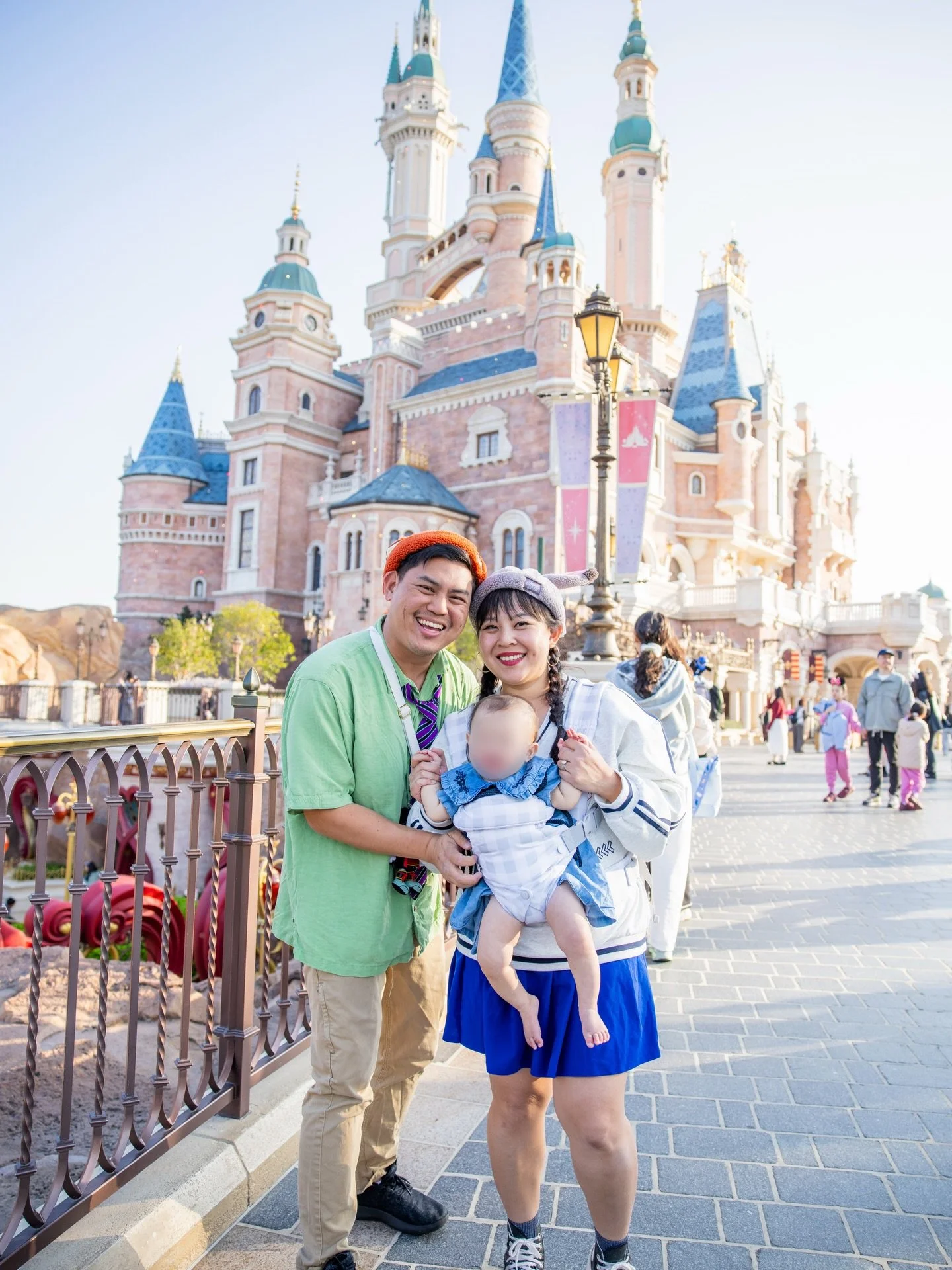 NI HAO FROM SHANGHAI DISNEYLAND! 🏰

baby L got to cross off the third castle from her @disneyparks world tour during this trip and we couldn&rsquo;t be more happy for her 🥹

we had early entry at the park with our shanghai disneyland hotel stay so 