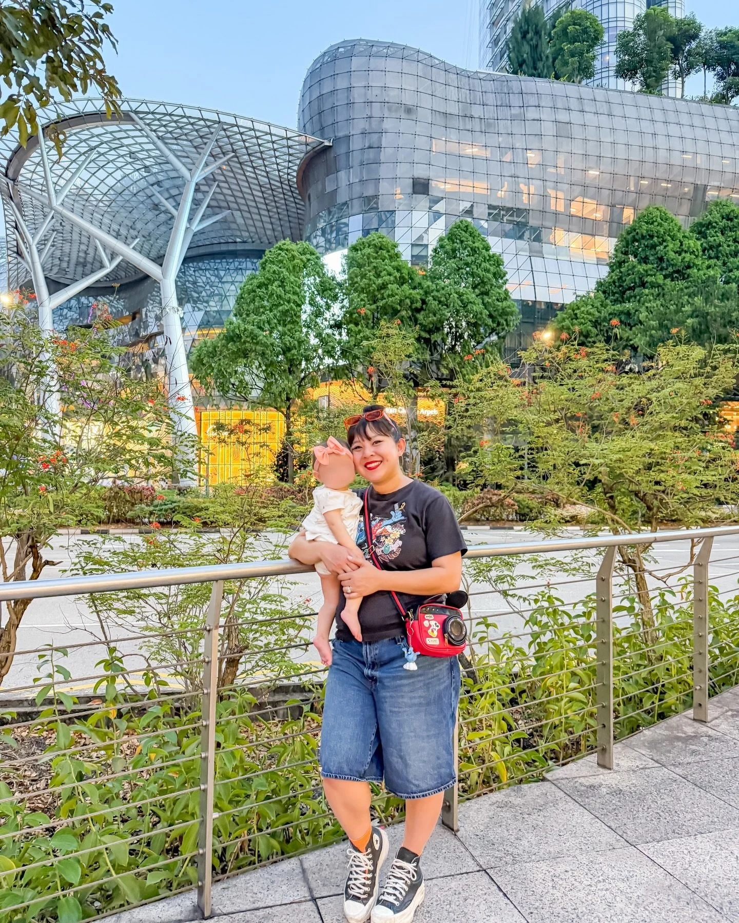 WE LOVE YOU SINGAPORE 🇸🇬 

after a five hour flight from shanghai, i can&rsquo;t believe i get to say i&rsquo;m back in singapore again! i visited for the first time in 2012 with my family, and it had been on my list to travel here again for years!
