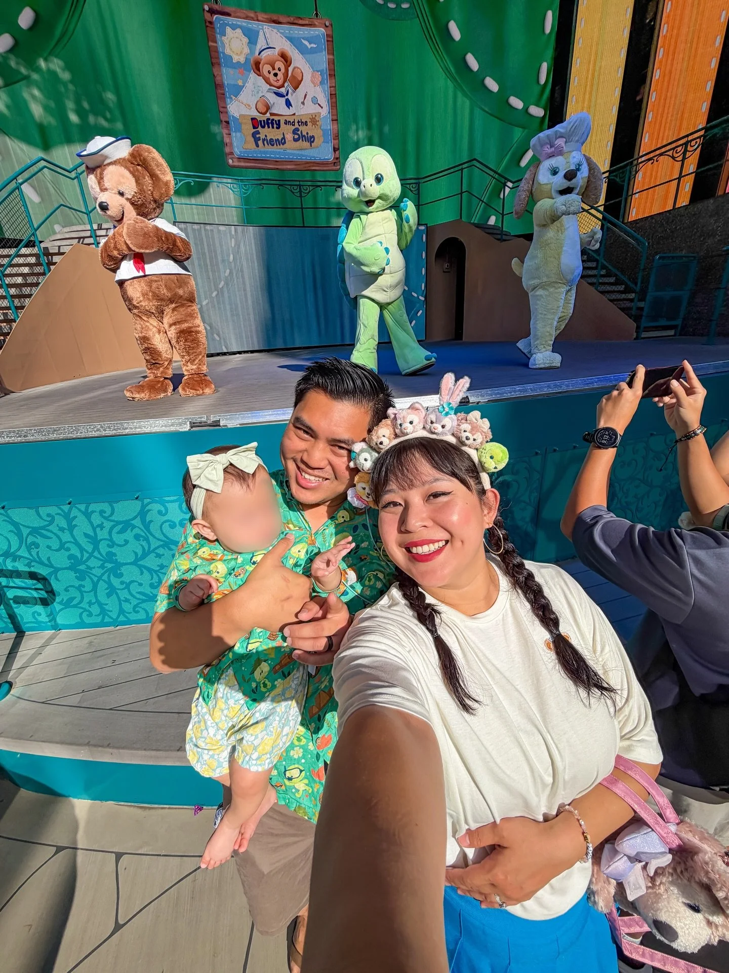 ARE SELFIES AT SEA THE NEW THING ON DISNEY CRUISES? 👀

my favorite thing about @disneycruiseline is getting to see the characters, and i was especially excited to know that duffy and friends were going to be on the disney adventure! however, i was t