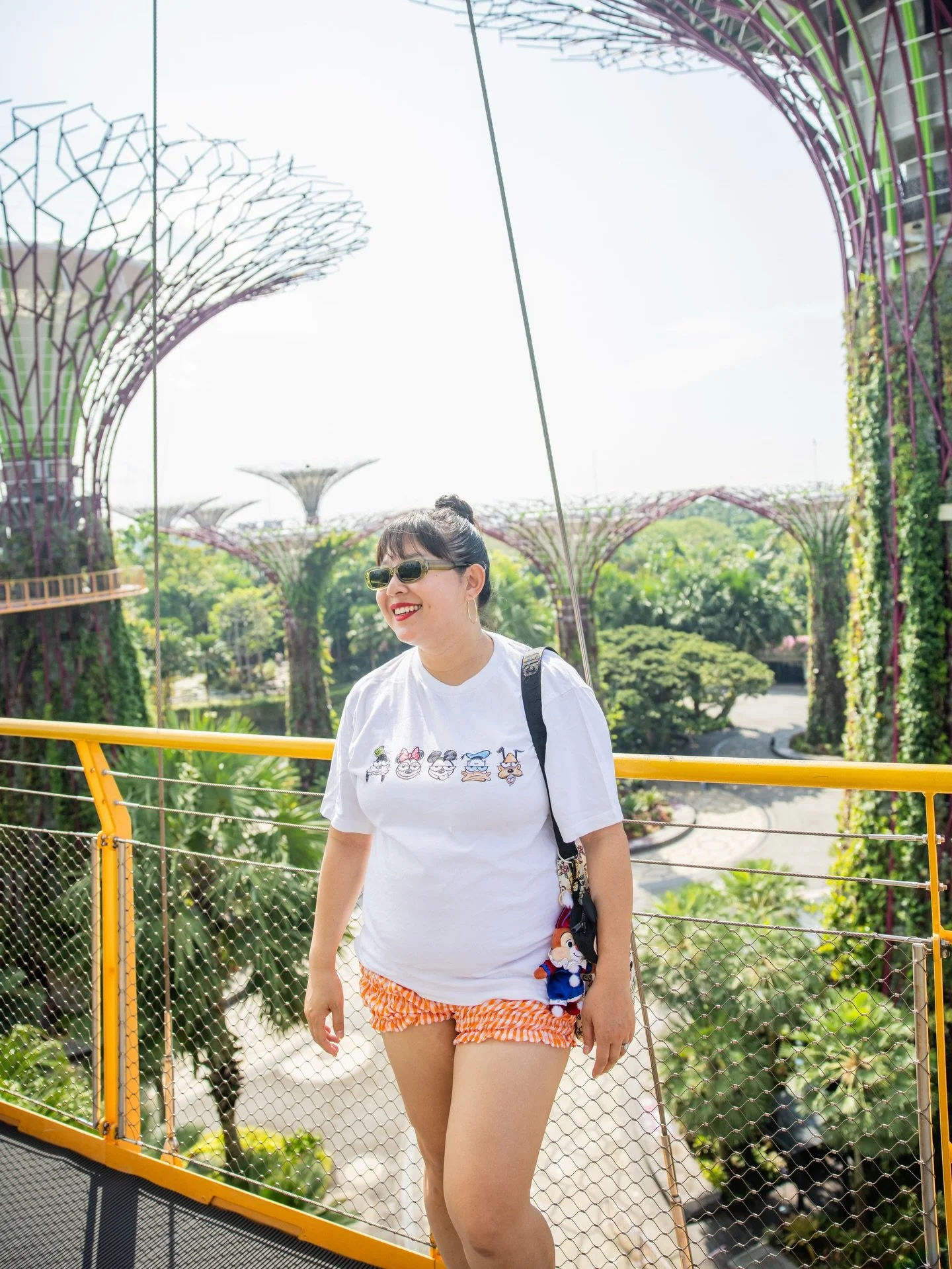 wherever you stray, i follow 💚

we spent our last morning in singapore exploring the supertree grove! it was just a quick 10 min walk from the @marinabaysands hotel and we decided to purchase tickets for the OCBC skyway so we could see the trees up 