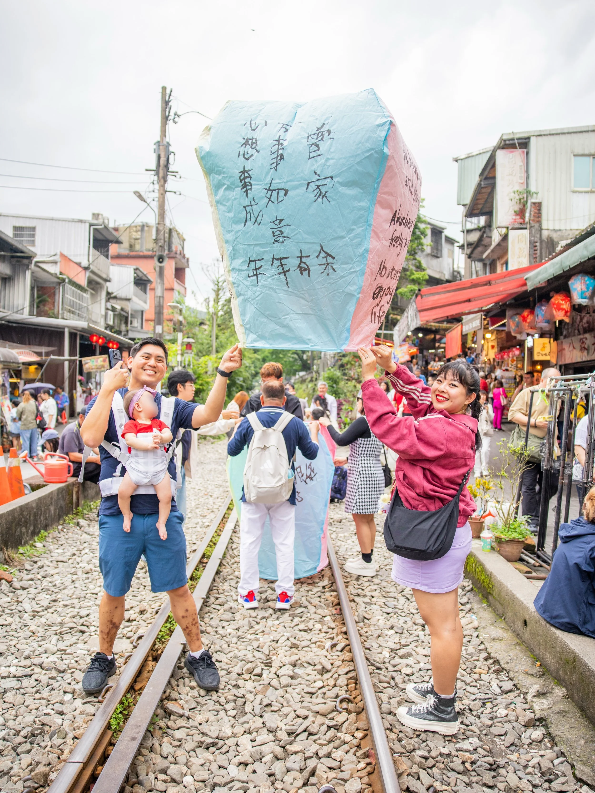 and at last i see the light 🏮

one of my favorite experiences from my first trip to taiwan in 2018 was visiting shifen old street where we got to write wishes on paper lanterns and release them into the sky. two of my wishes back then were for ferti