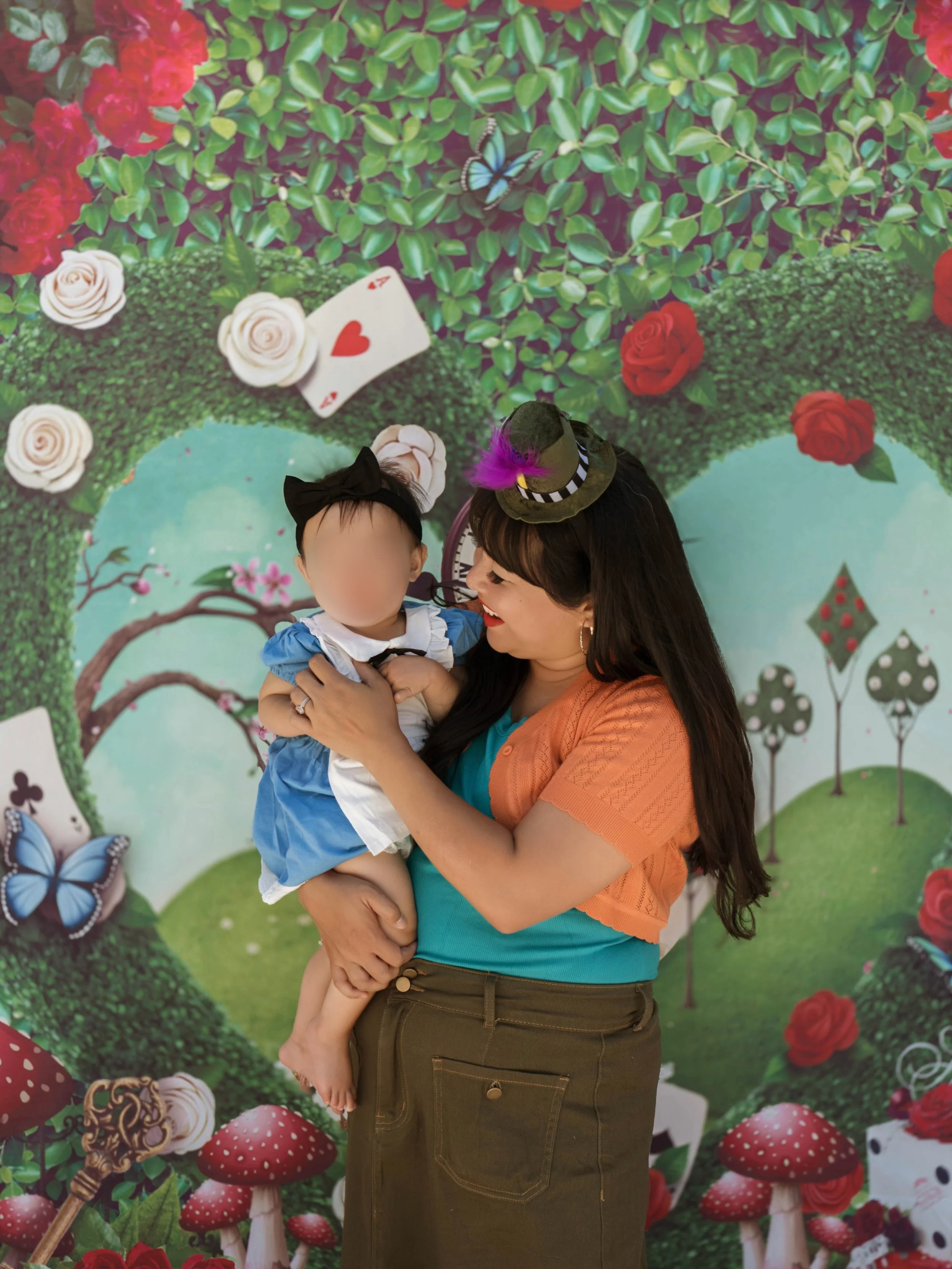 baby L in ONEderland ⏱️🌹🦋

📸: @georgescuphotography

#AliceInWonderland #DisneyBaby #DisneyFamily