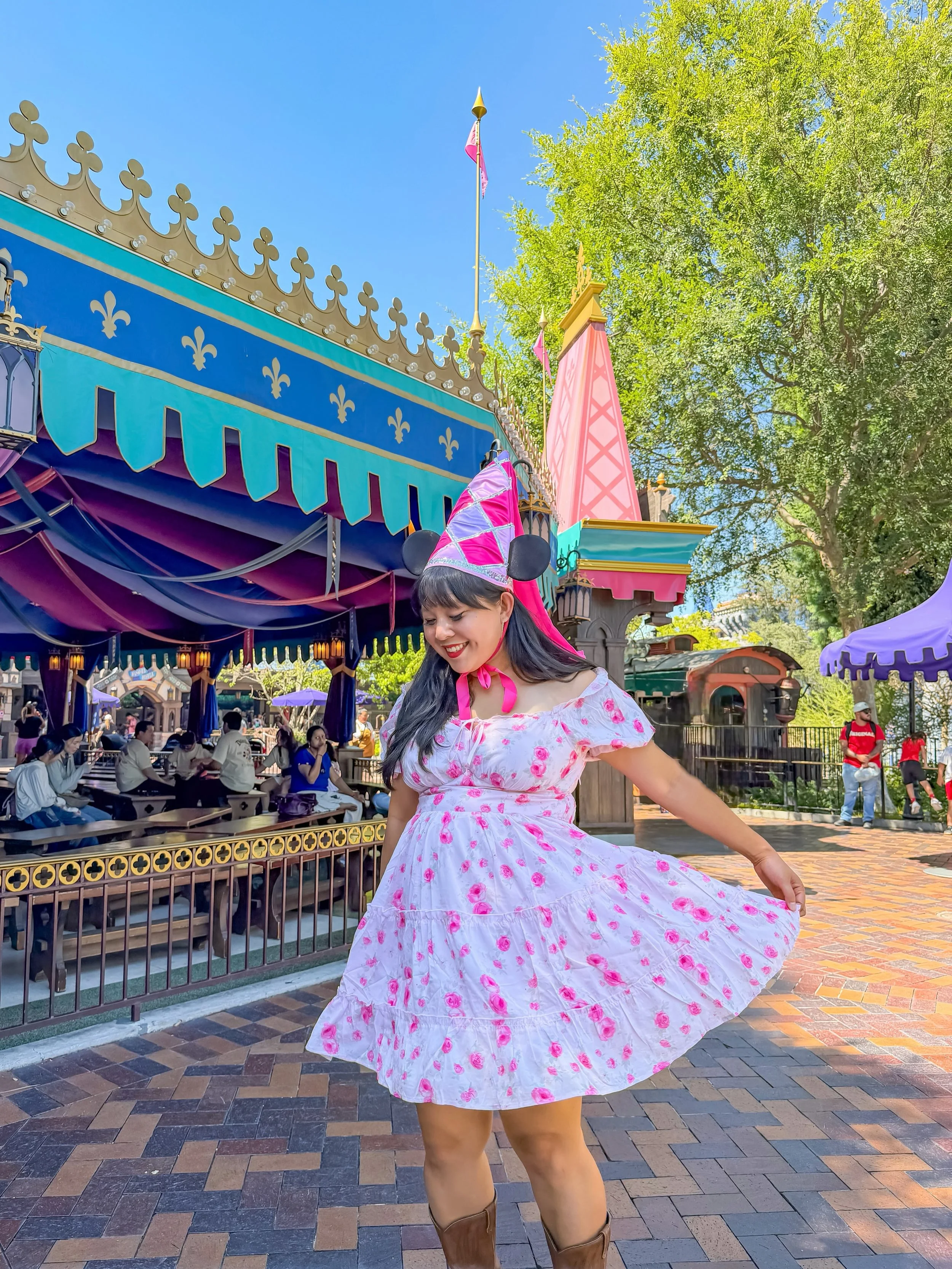 happy 71st birthday @disneyland! thank you for being the place where i feel most safe, being a kid at heart is acceptable, and believing in the magic is real 🥹✨

#DisneyStyle #DisneyCreators #Disneyland