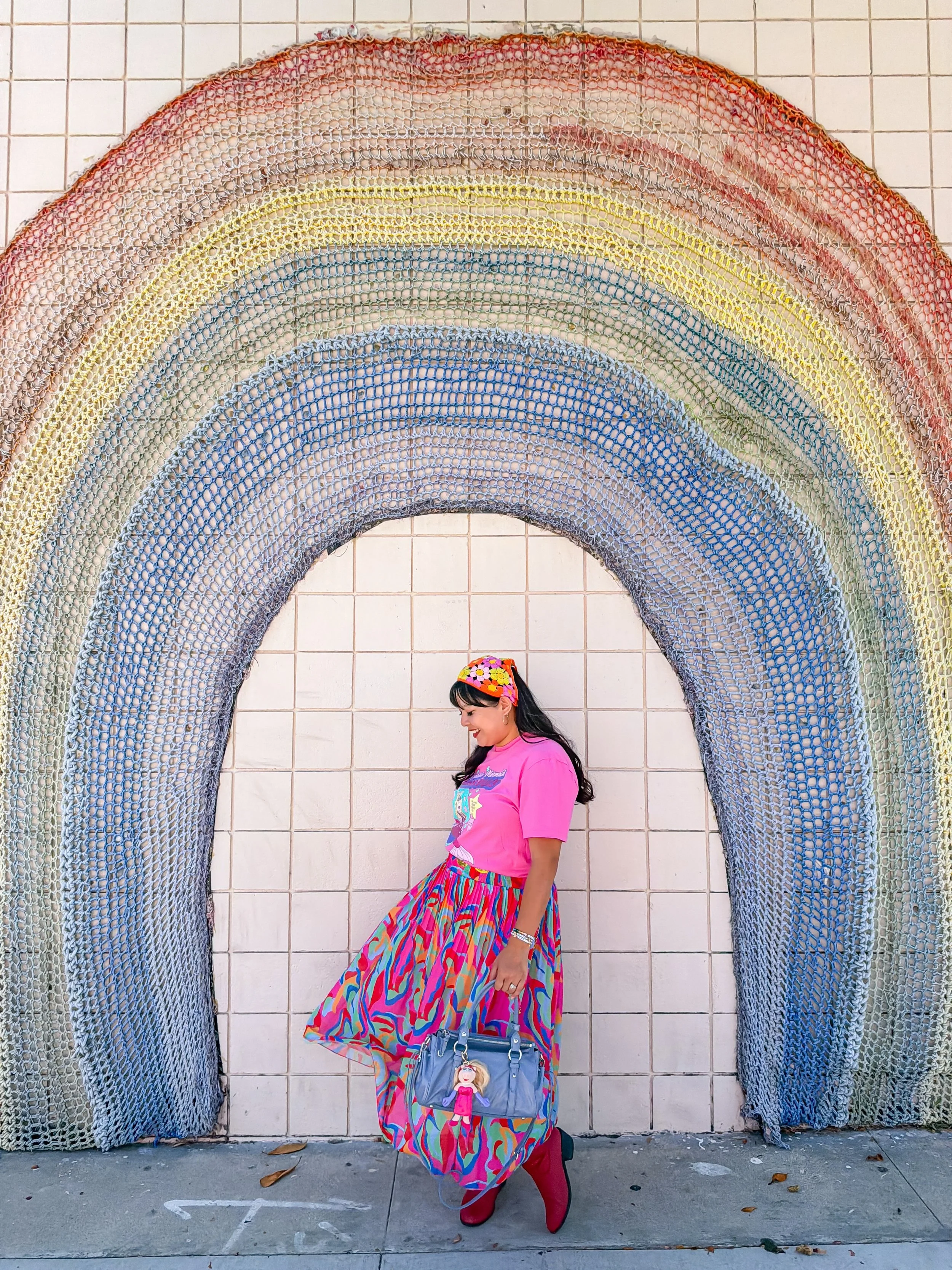 someday we&rsquo;ll find it, the rainbow connection&hellip; the lovers, the dreamers, and me 🌈

📸: @kevintsengphotography

#TheMuppets #MissPiggy #DisneyStyle