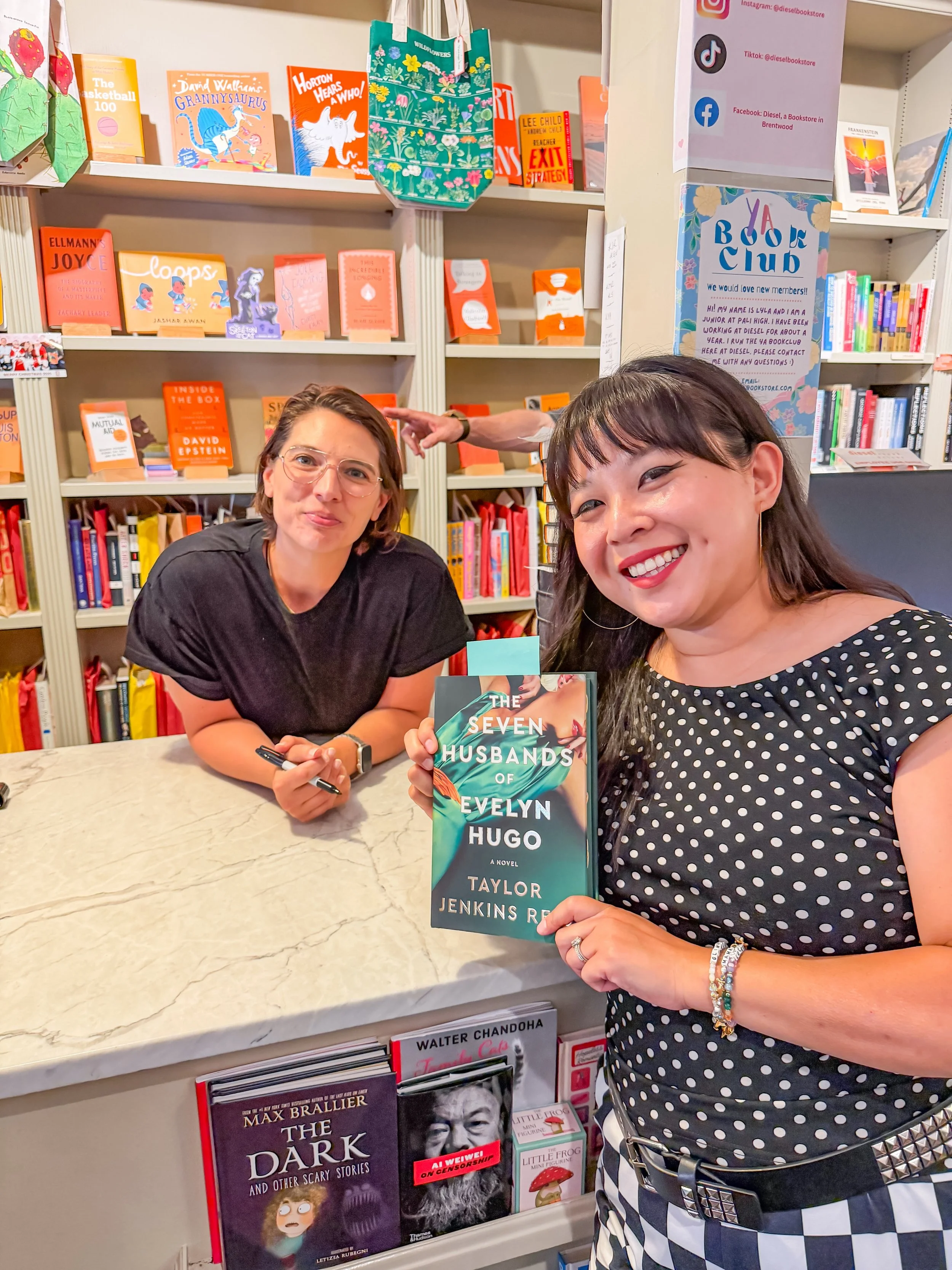 finally got to meet one of my favorites authors @tjenkinsreid for the @laindiebookcrawl! 📚

the inaugural @laindiebookcrawl is happening this weekend and it&rsquo;s a great way to support indie bookstores in the area and say hi to some incredible au