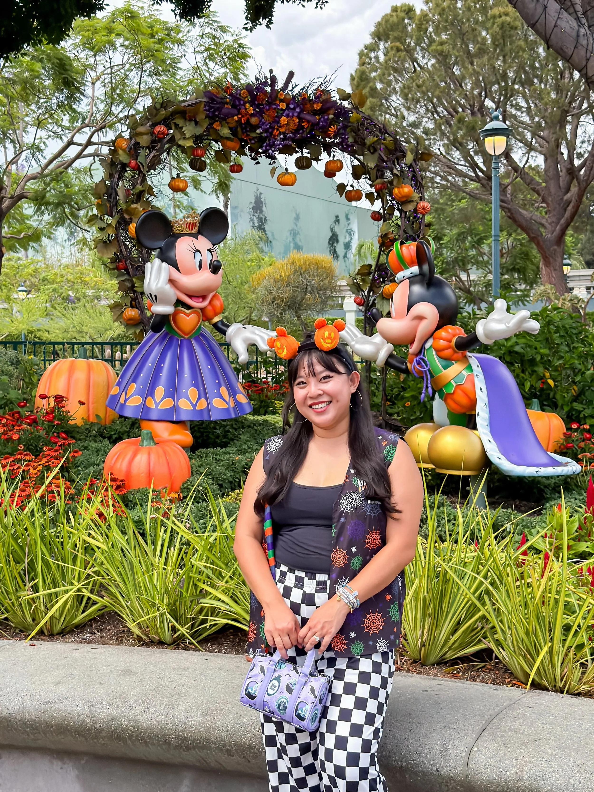 🎃🕸️🕷️👻🔮🖤✨

📸: @thaddybears 

#DisneyStyle #Disneyland #DisneyParks