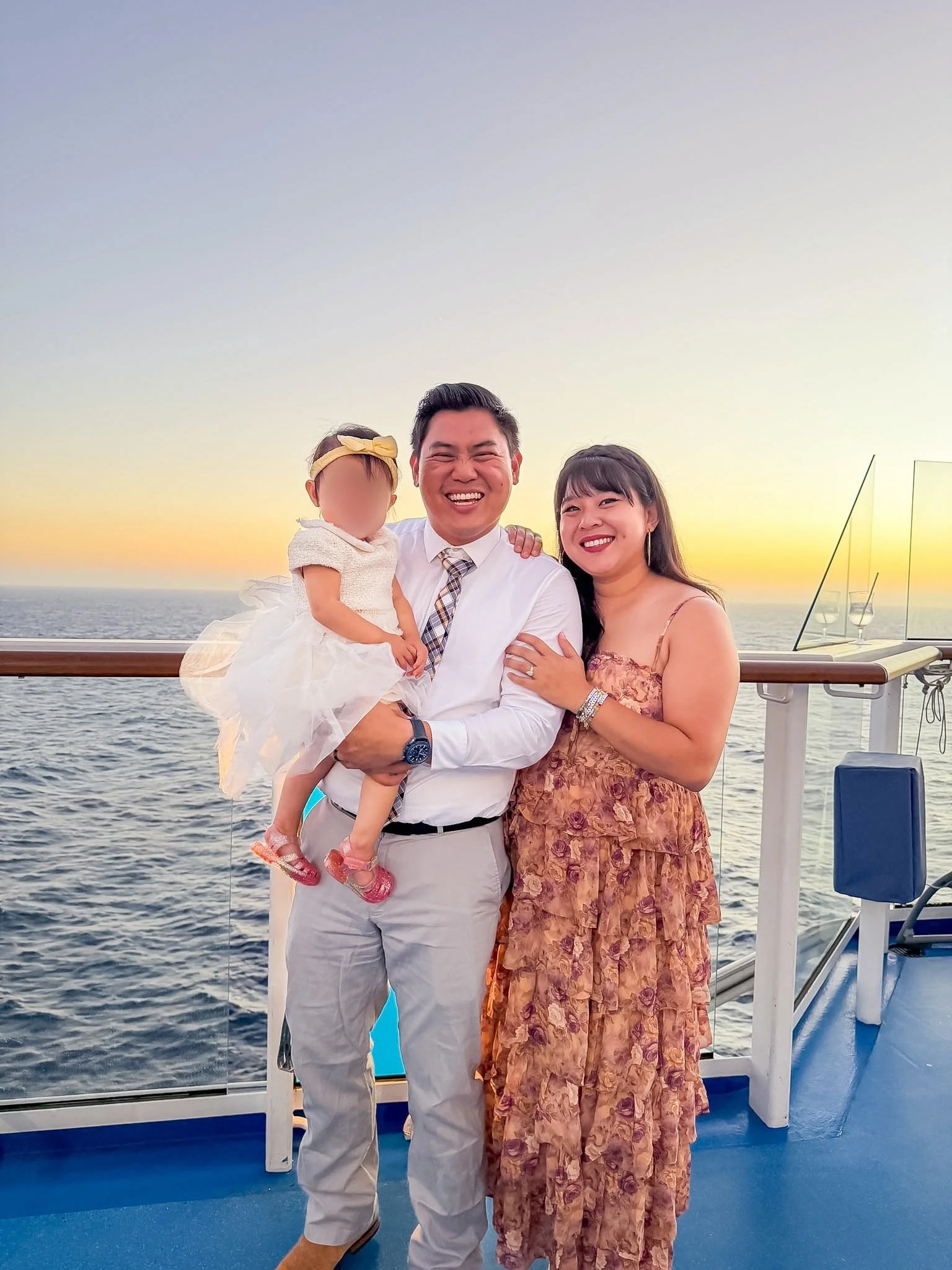 we came dressed to impress @royalcaribbean 💅🏻

📸: @kevintsengphotography

#RoyalCaribbean #QuantumOfTheSeas #FamilyCruise