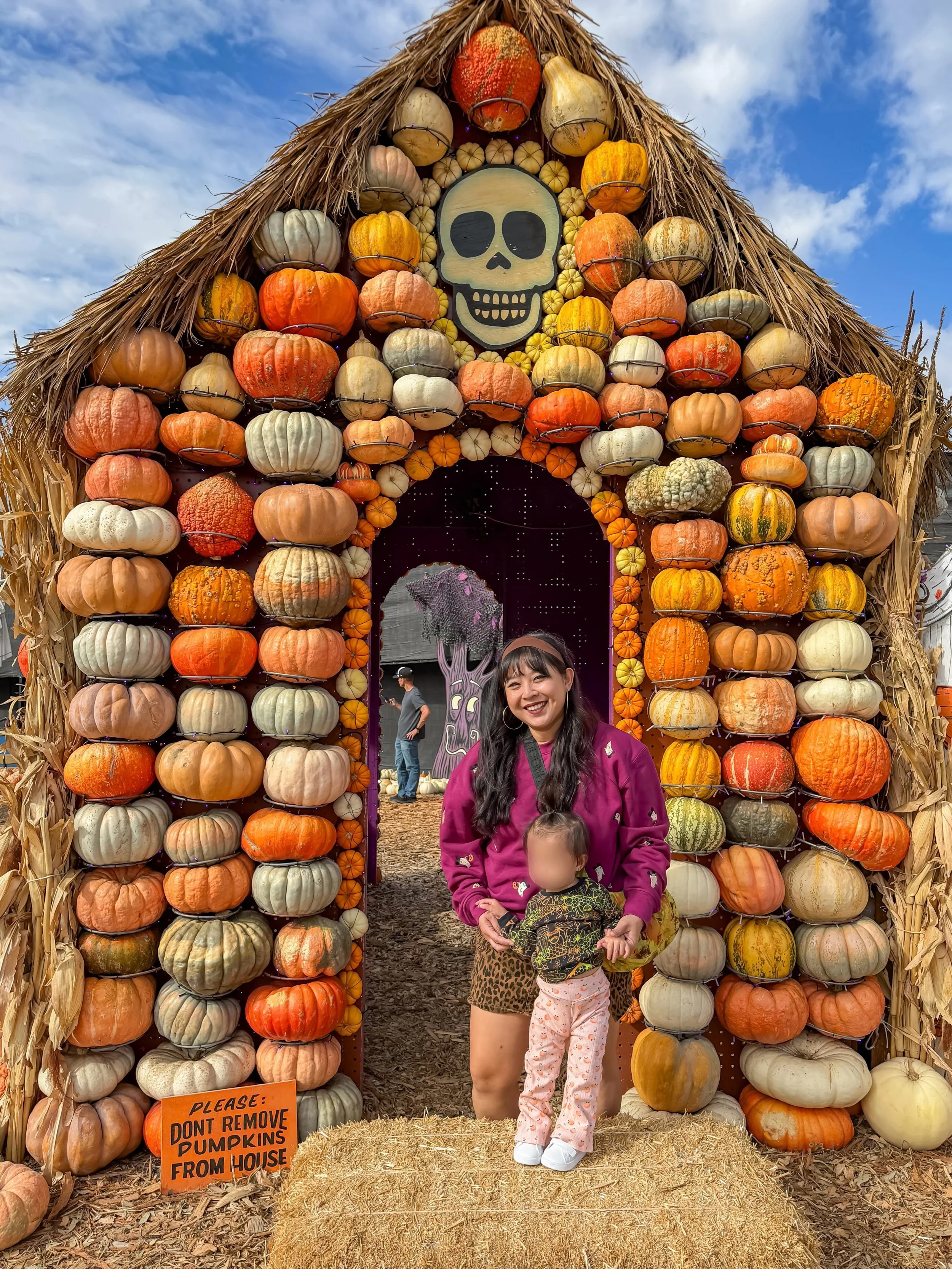 pumpkin spice and everything nice 🎃

this is the year i&rsquo;m no longer putting off the things i&rsquo;ve been wanting to do for years! finally got to check @mrbones off that list 🍂

#MrBones #PumpkinPatch #CulverCity