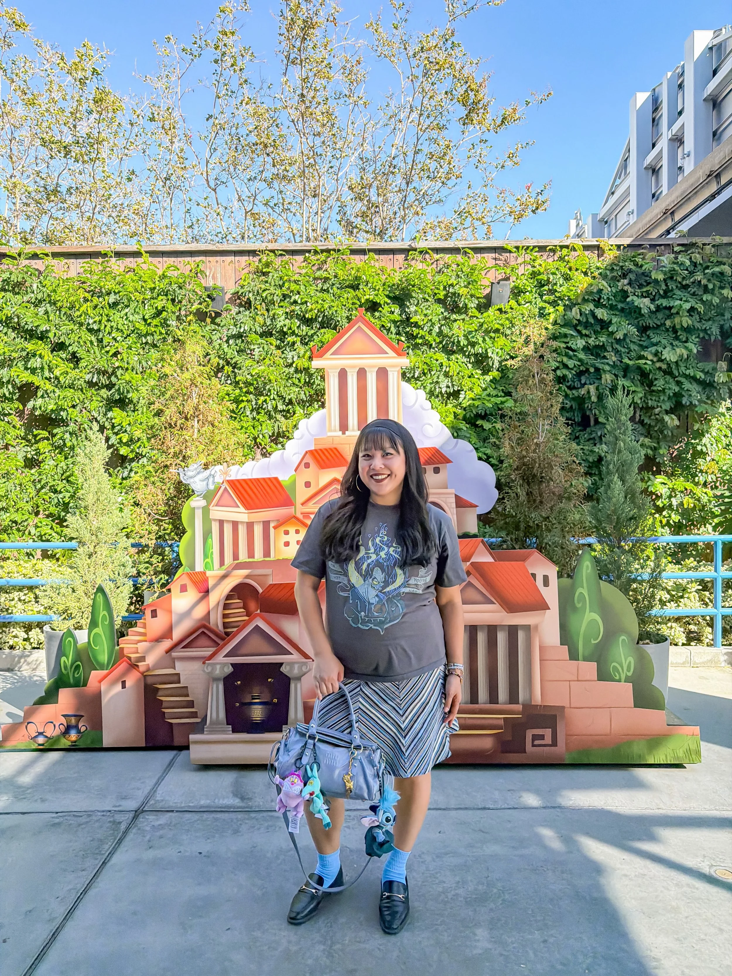 well, well! it&rsquo;s a small underworld after all! 💀

📸: @thaddybears

#DisneyVillains #DisneyStyle #Disneyland