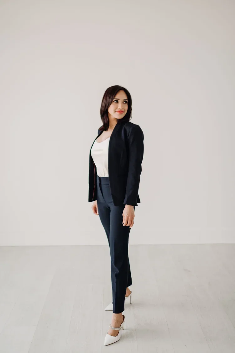 Karen's2023Portraits-4.webp