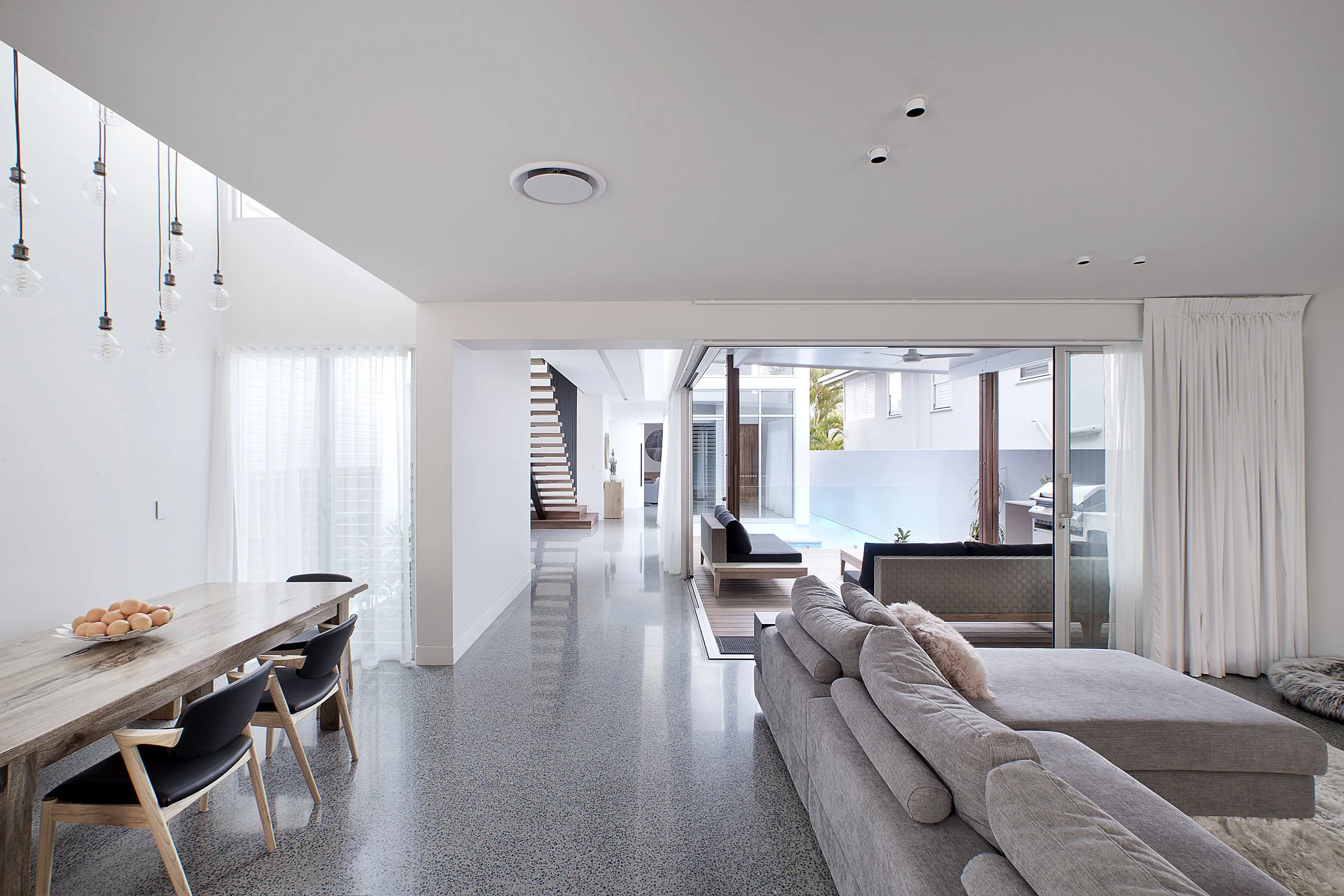arthur-street-house-mermaid-beach-queensland-ground-level-jamie-gordon-architect.jpg