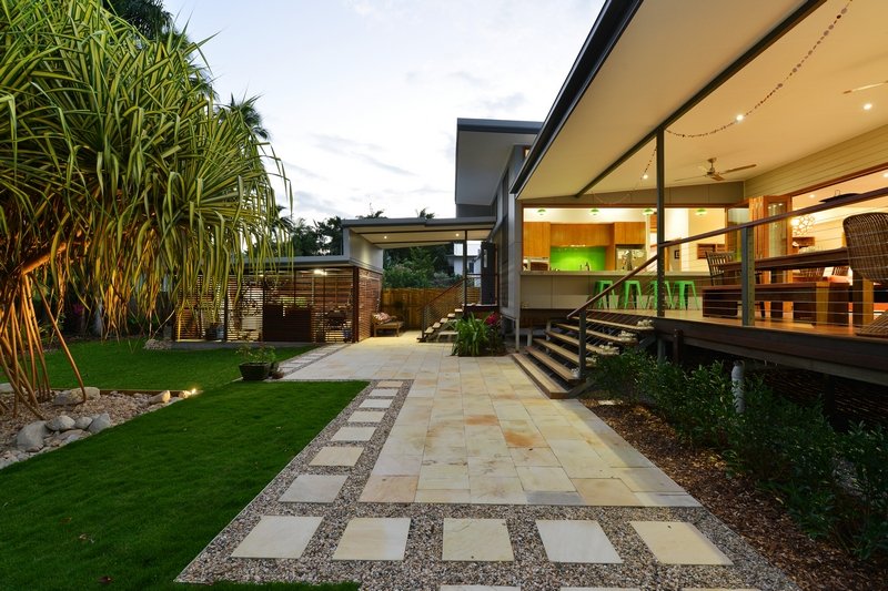 hall-street-hous