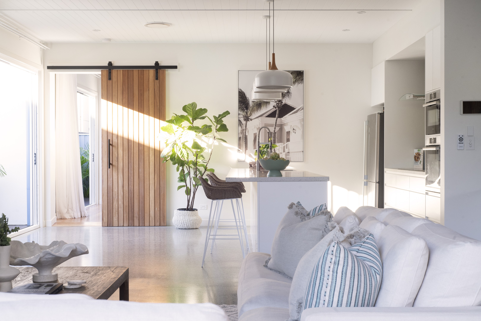 arthur-street-house-B-mermaid-beach-kitchen-jamie-gordon-architect.png