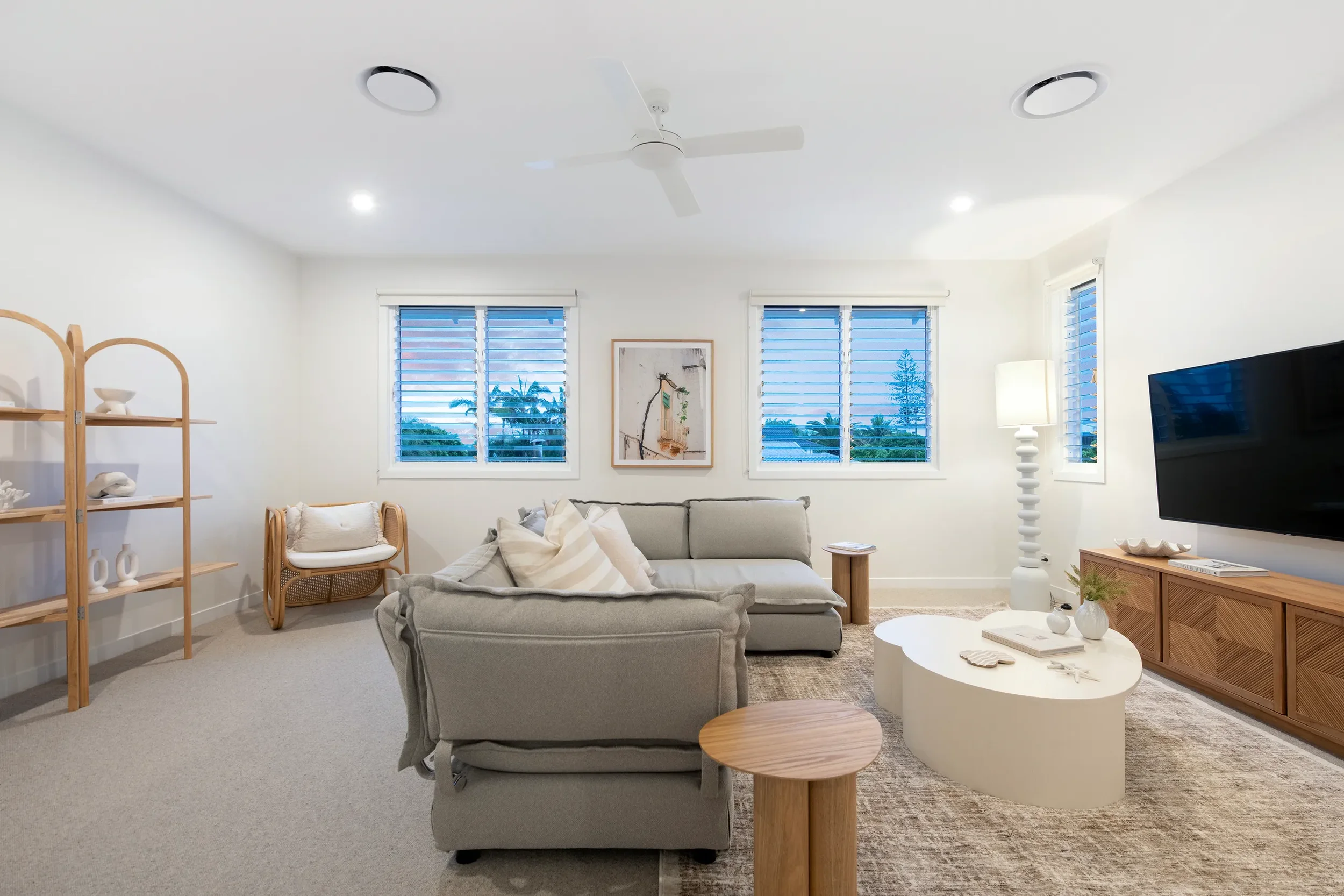seagull-avenue-house-mermaid-beach-media-room-jamie-gordon-architect.jpg.webp