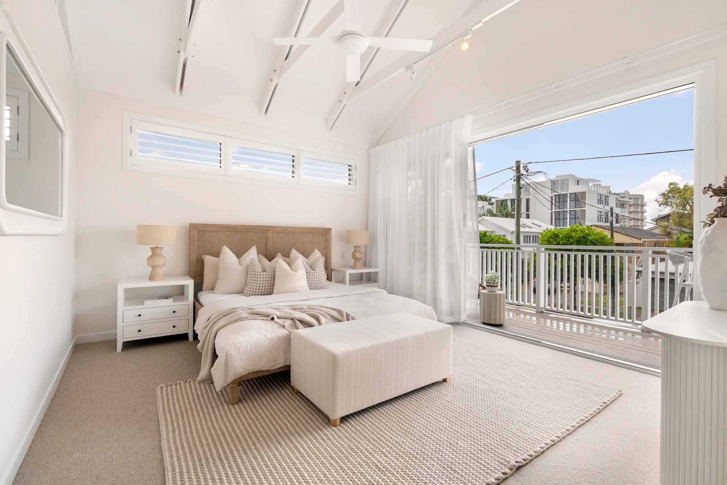 seagull-avenue-house-mermaid-beach-master-bedroom-jamie-gordon-architect.jpg.webp