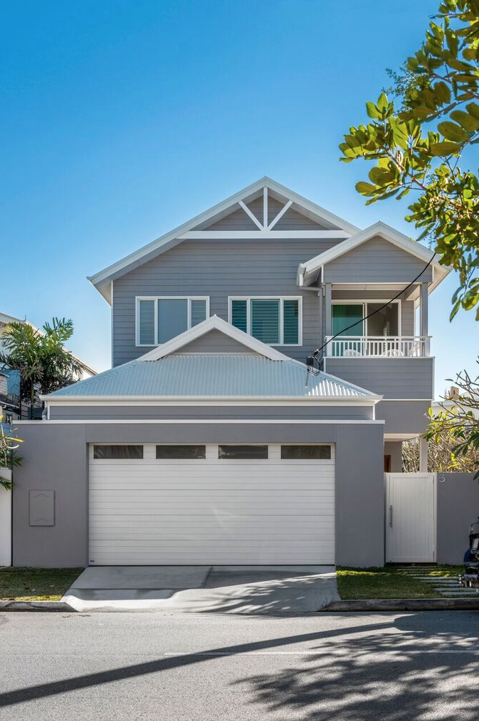 tamborine-street-house-mermaid-beach-street-frontage-jamie-gordon-architect.png