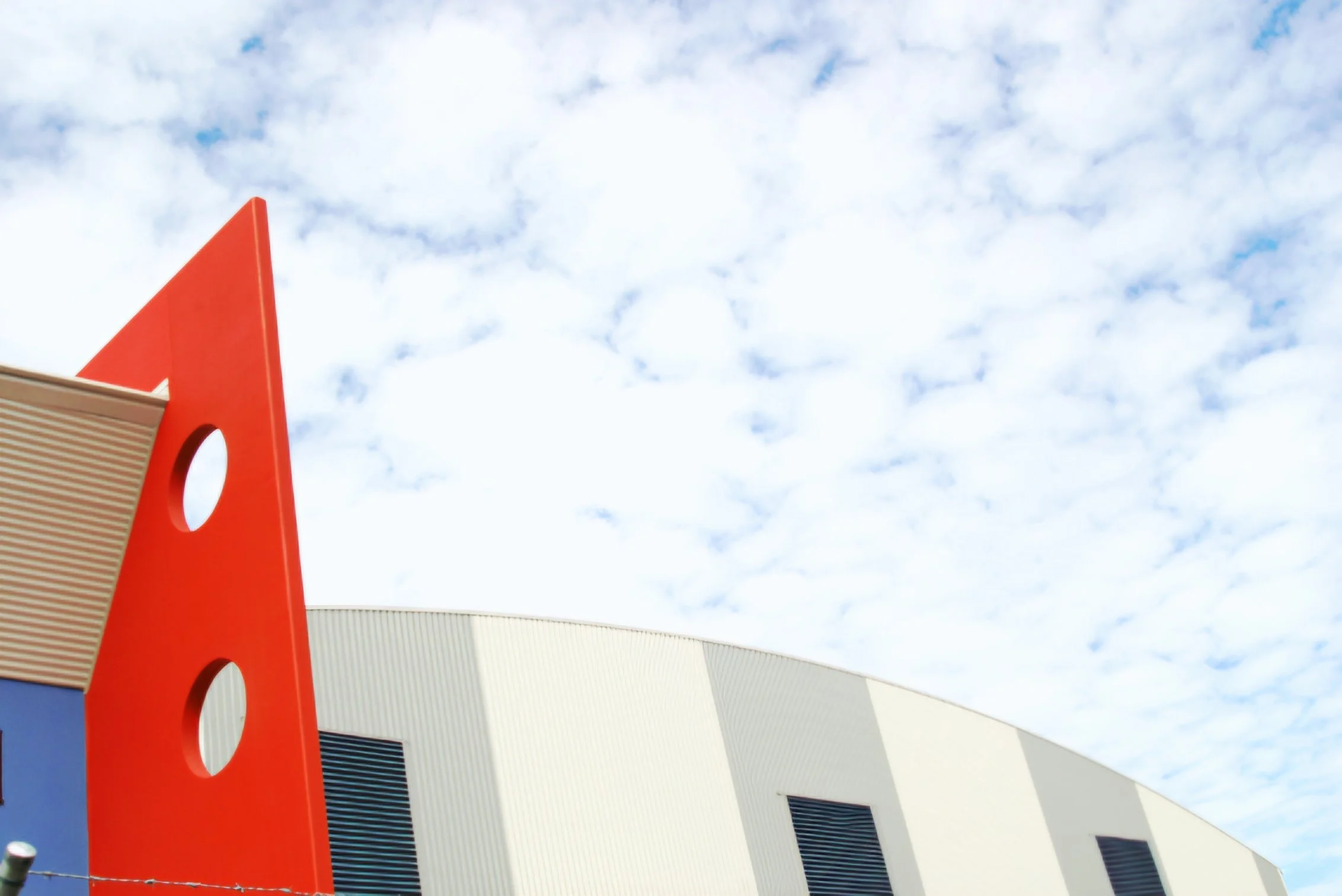 jet-aviation-maintenance-cairns-airport-facade-ggi-architects.jpg