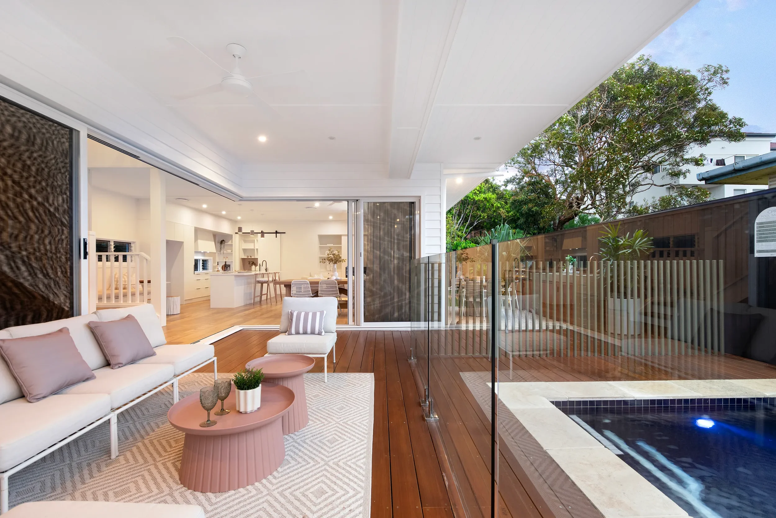 seagull-avenue-house-mermaid-beach-covered-outdoor-area-jamie-gordon-architect.jpg.webp