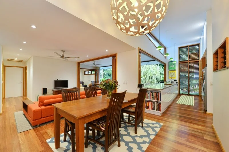 hall-street-house-cairns-dining-ggi-architects.JPG