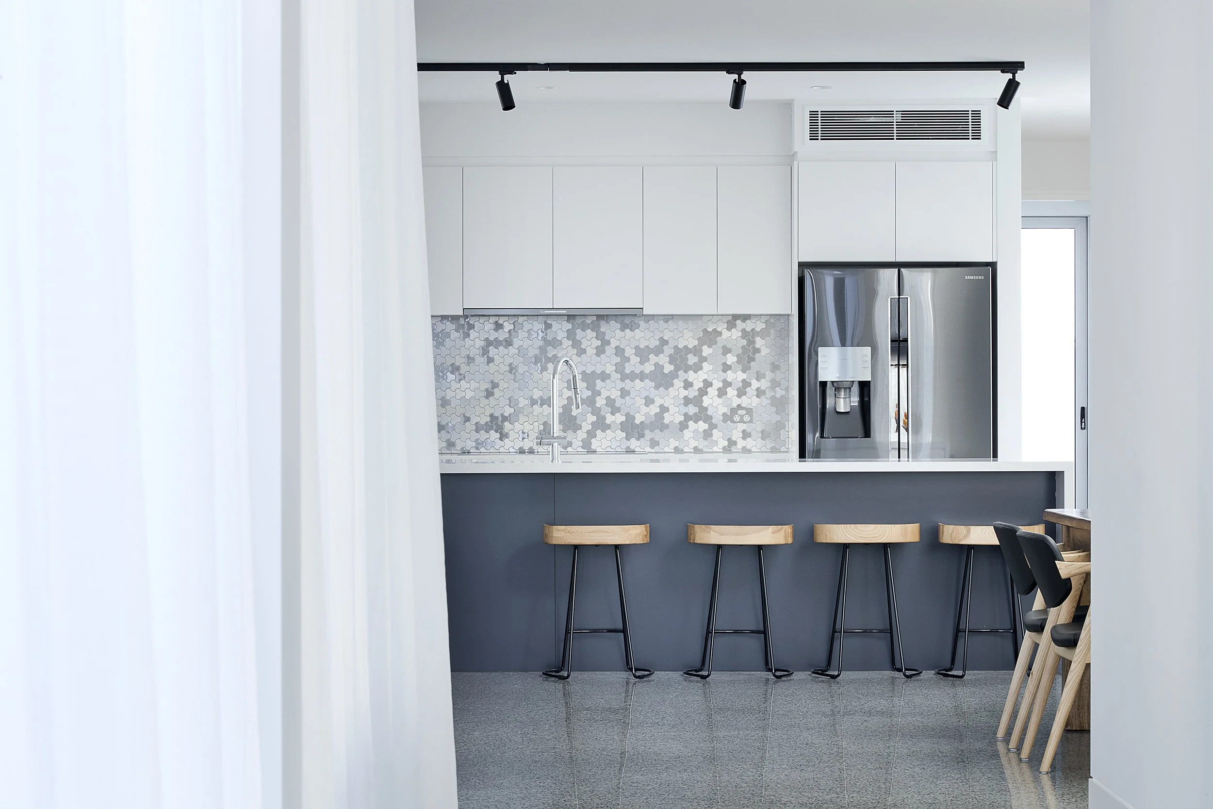 arthur-street-house-mermaid-beach-queensland-kitchen-jamie-gordon-architect.jpg