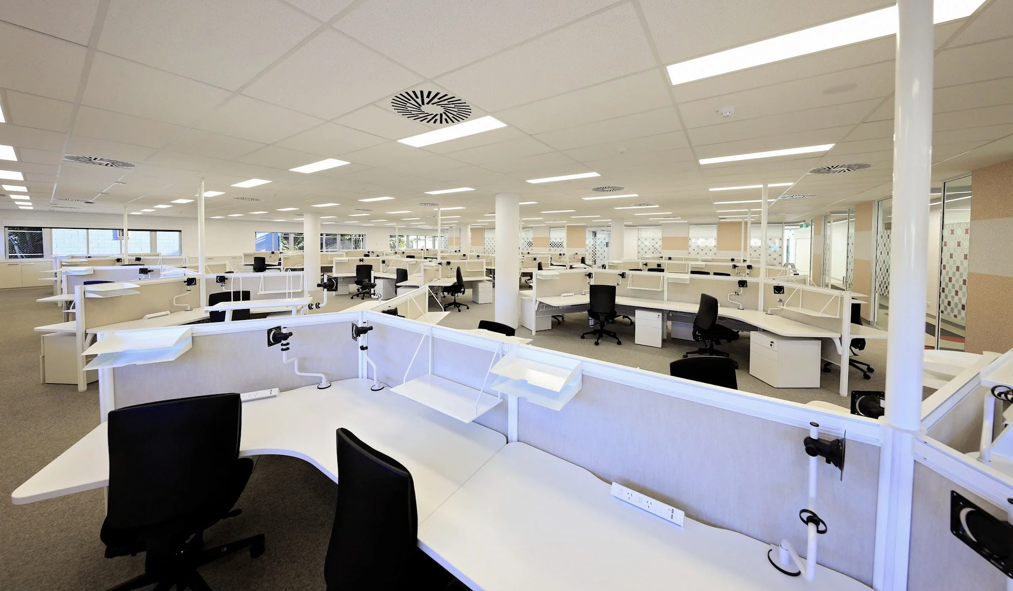 ergon-commercial-building-cairns-open-office-workstations-ggi-architects.jpg