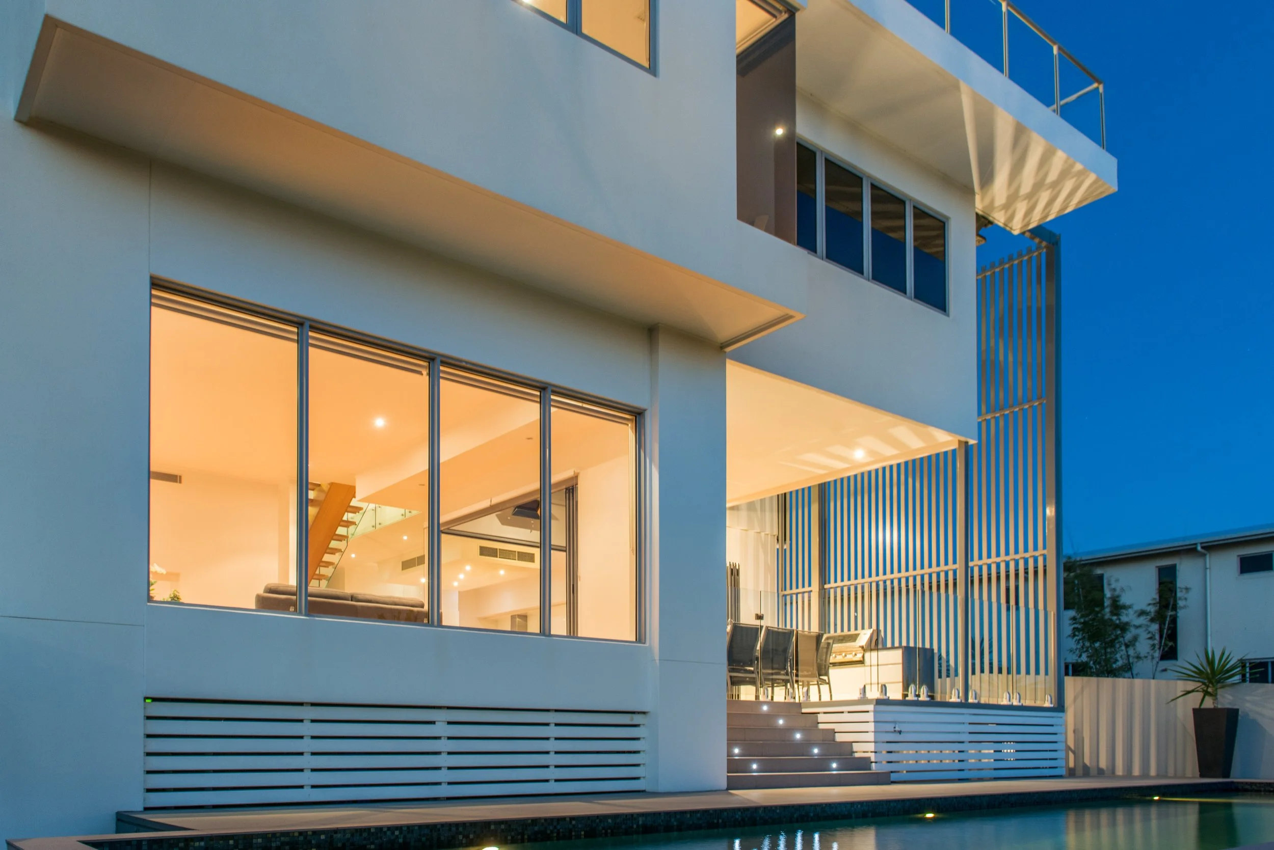 avoca-street-house-salt-nsw-external-view-night-jamie-gordon-architect.jpg