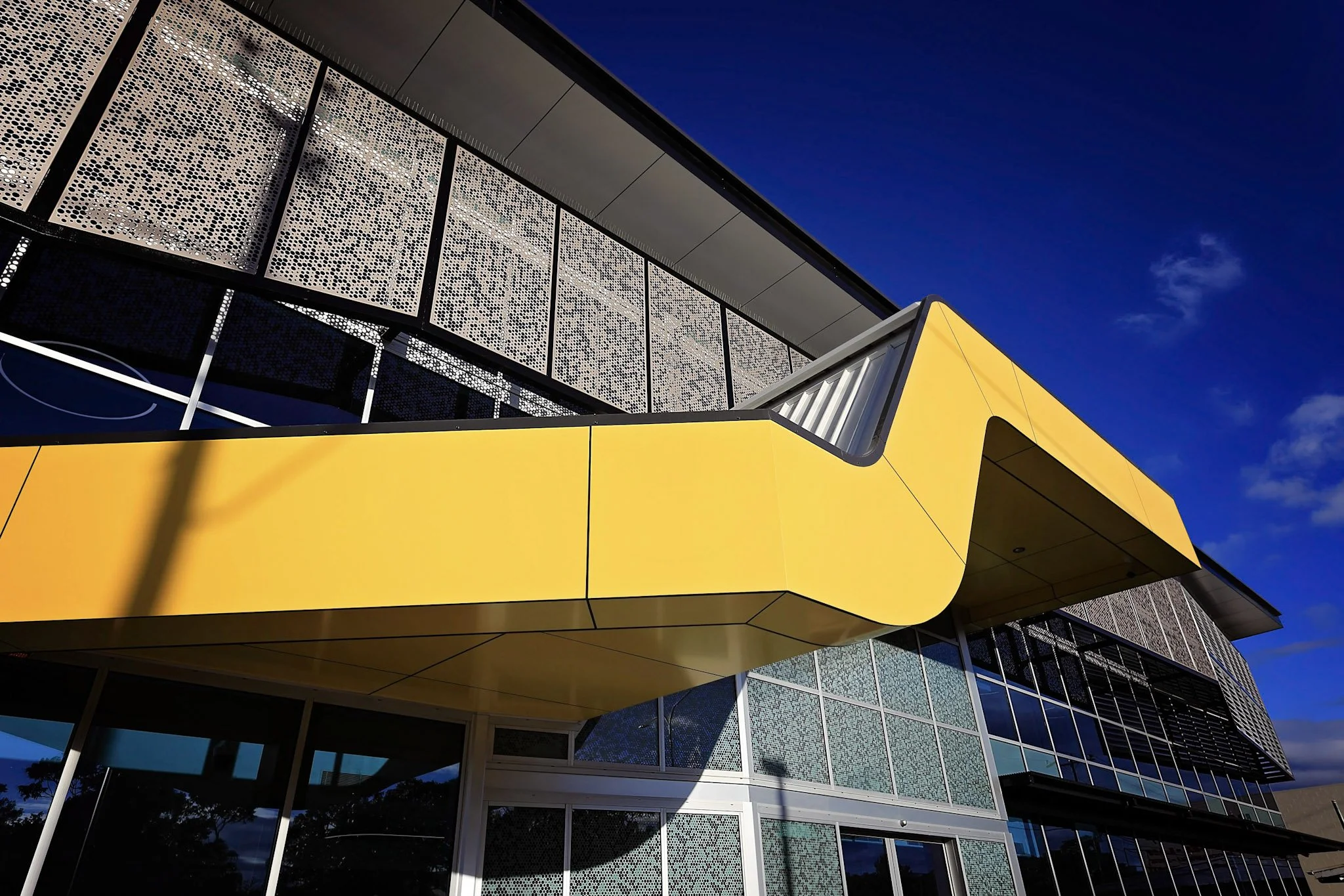 ergon-commercial-building-cairns-awning-ggi-architects.jpg