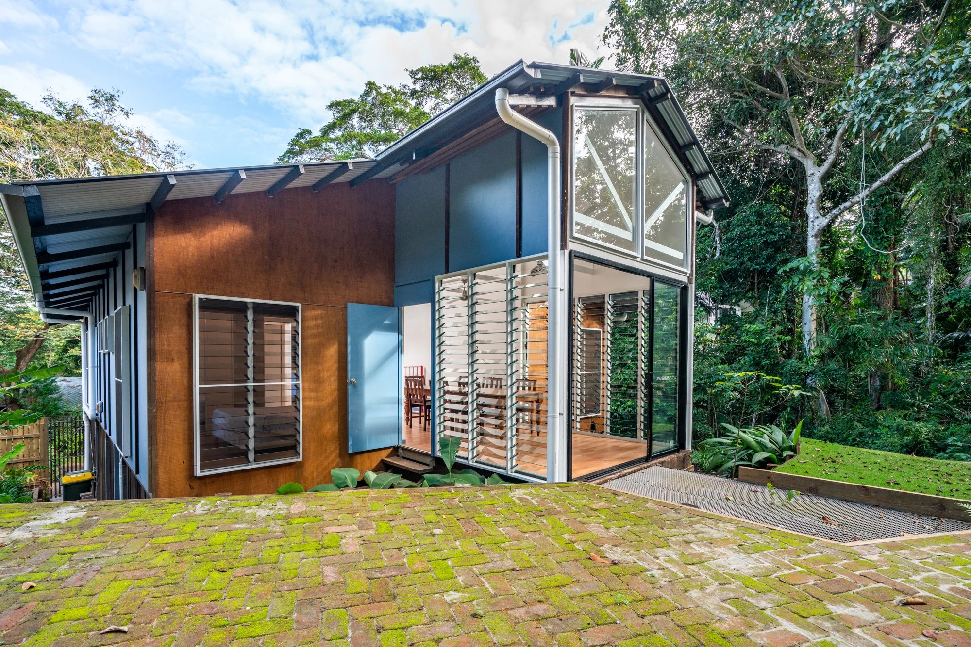 raintree-place-house-cairns-natural-ventilation-ggi-architects.jpg