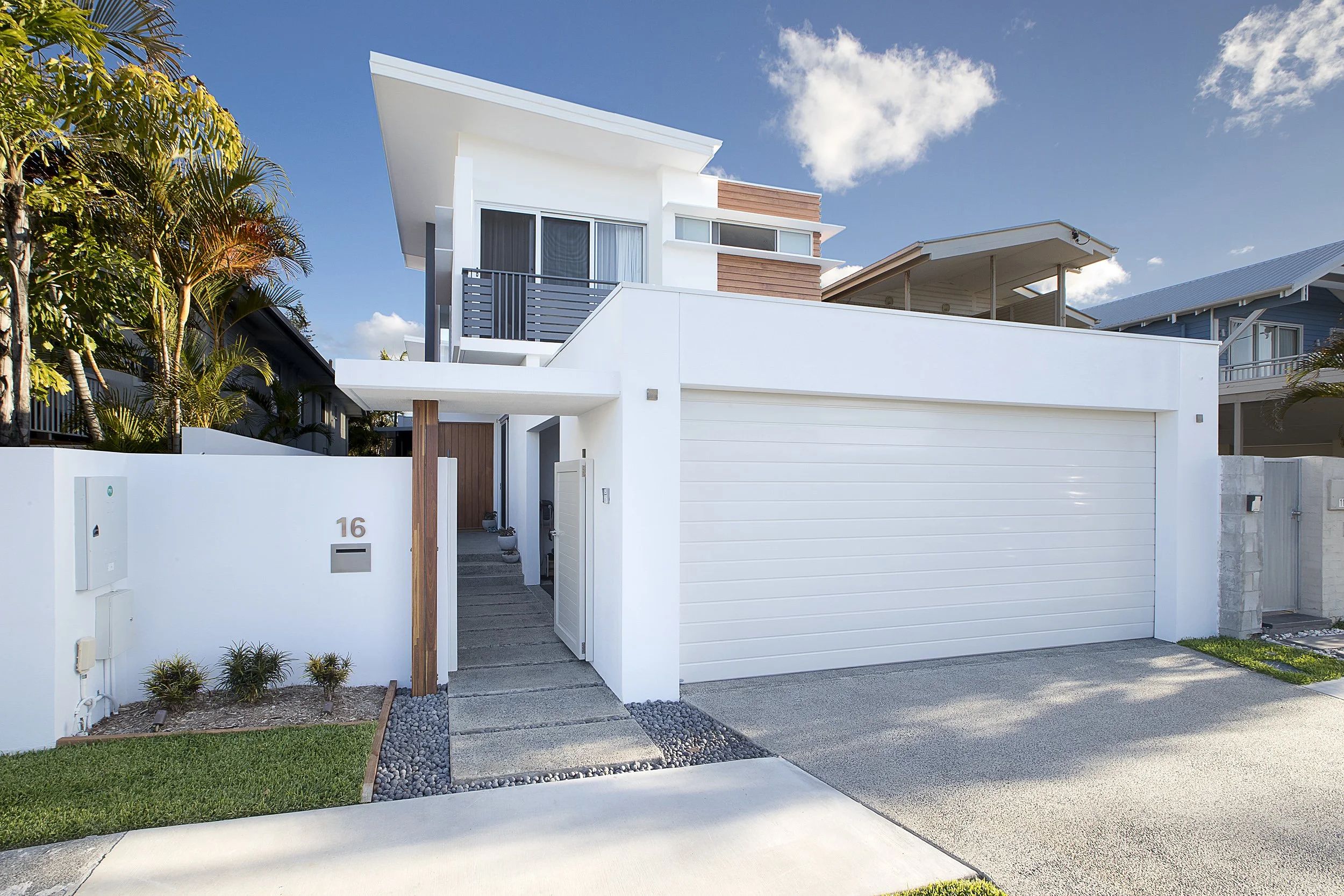 arthur-street-house-mermaid-beach-queensland-street-frontage-jamie-gordon-architect.jpg