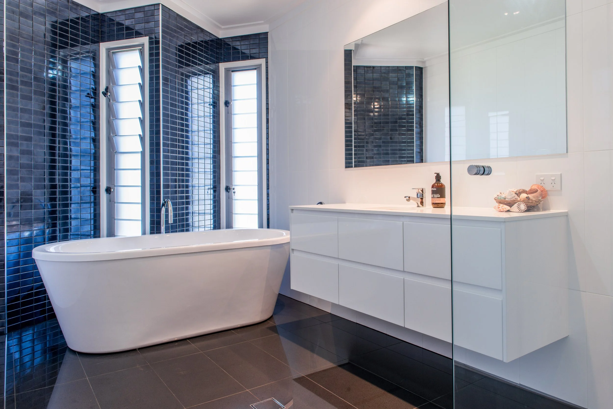 avoca-street-house-salt-nsw-ensuite-jamie-gordon-architect.jpg