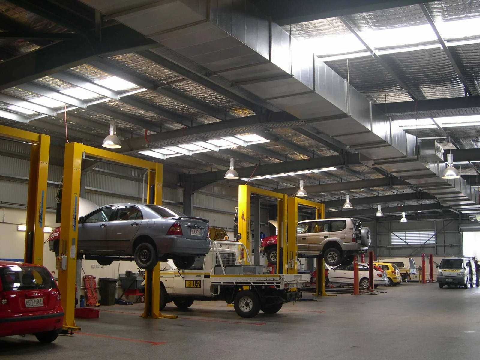 macky-mazda-dealership-workshop-jamie-gordon-architect.JPG