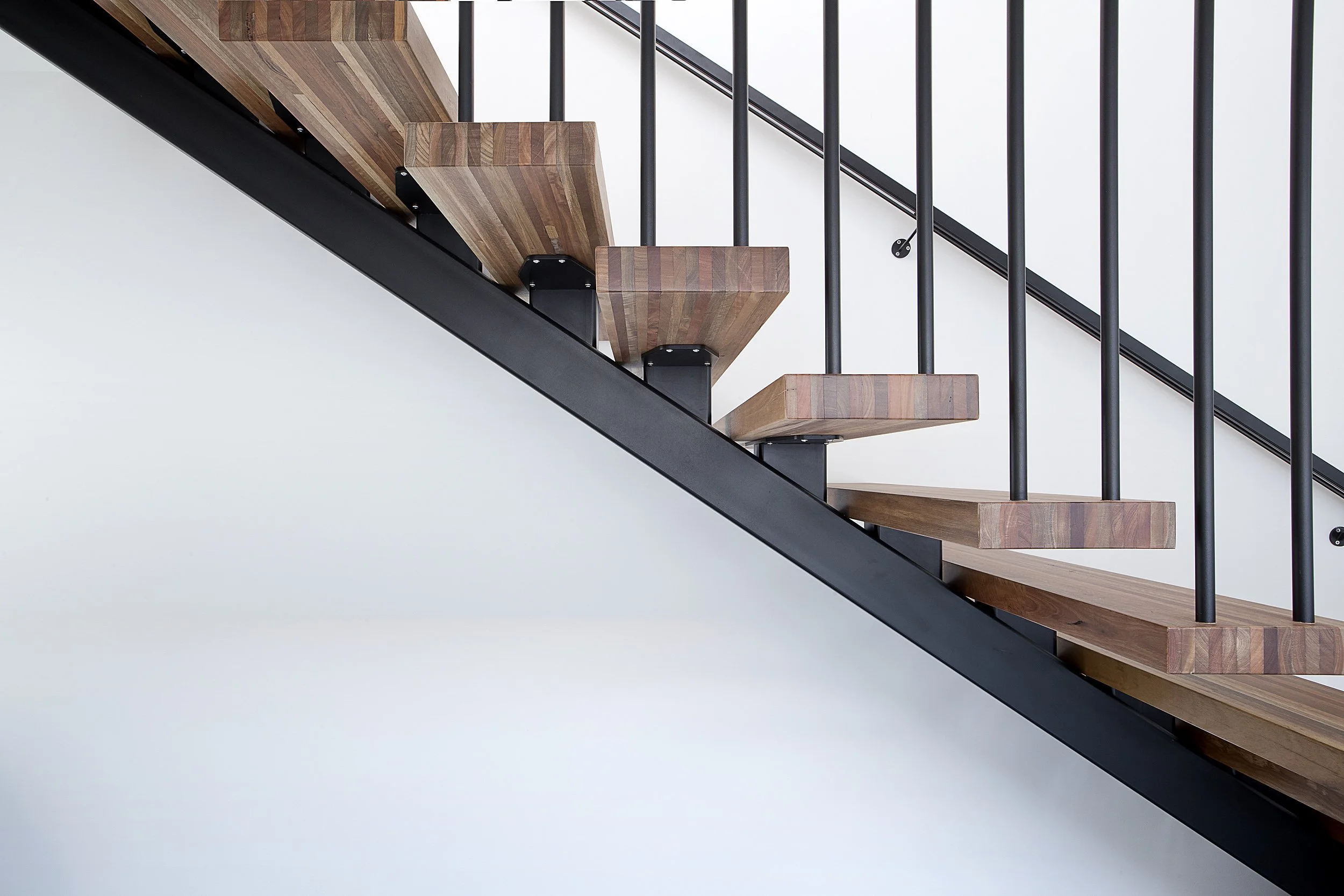 arthur-street-house-mermaid-beach-queensland-balustrade-jamie-gordon-architect.jpg