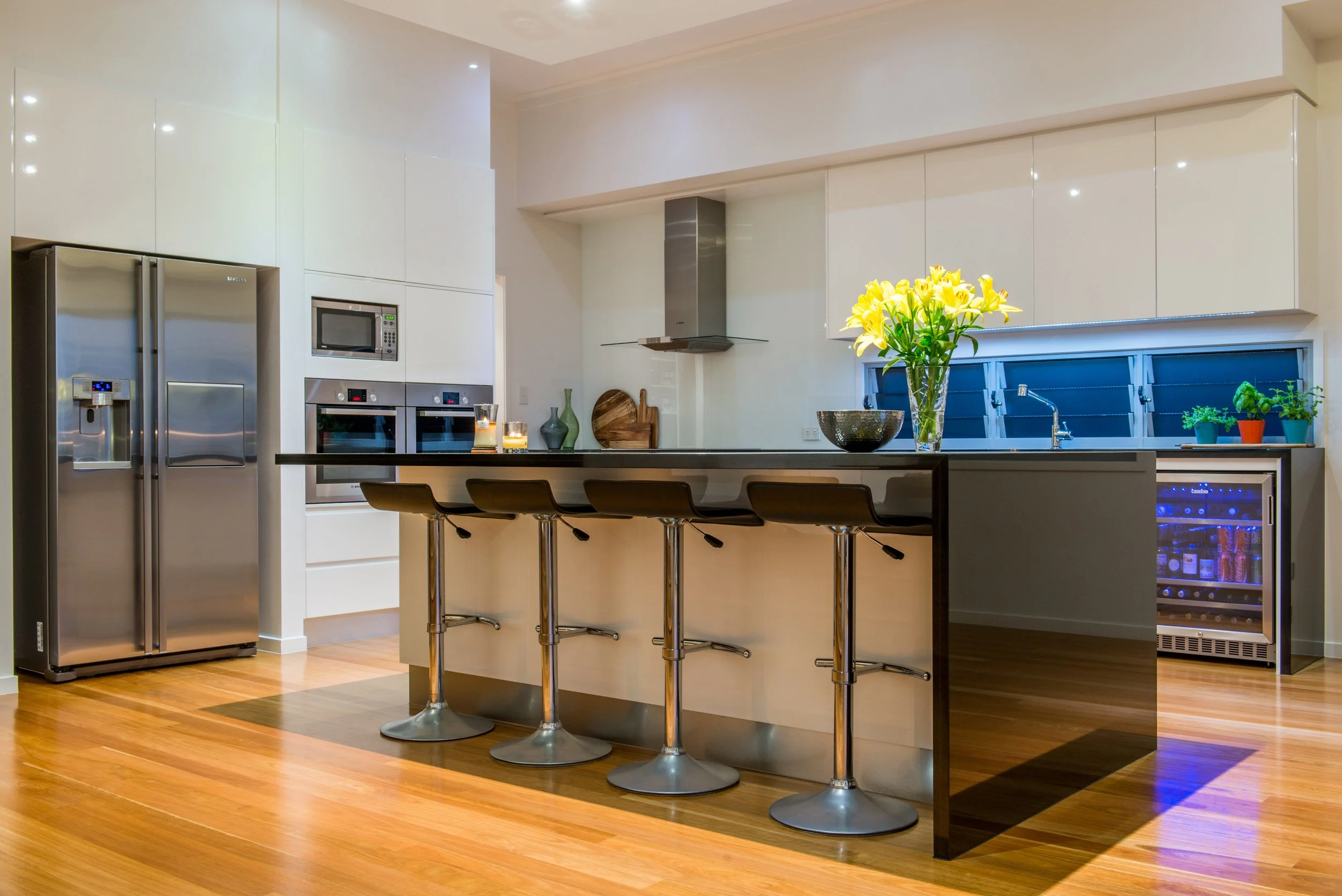 avoca-street-house-salt-nsw-kitchen-island-bench-jamie-gordon-architect.jpg
