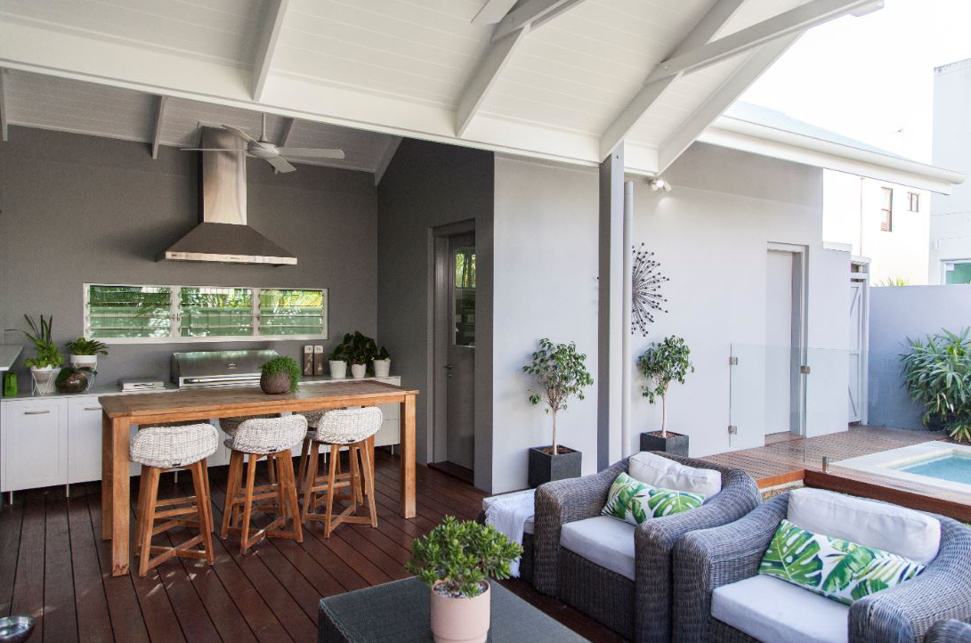 tamborine-street-house-mermaid-beach-outdoor-kitchen-jamie-gordon-architect.png