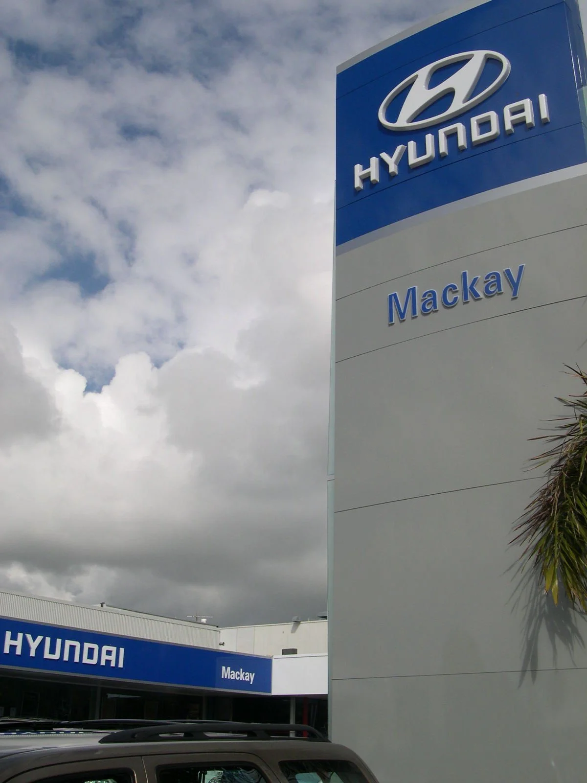 macky-mazda-dealership-signage-jamie-gordon-architect.JPG