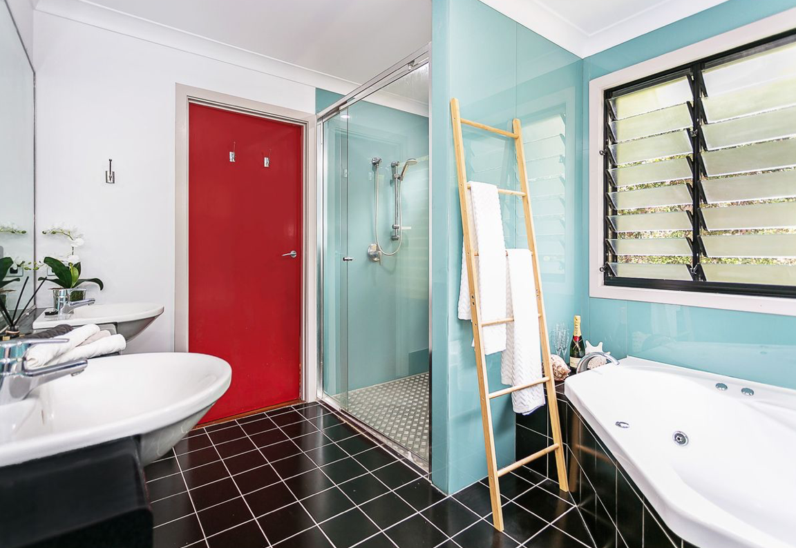 hinterland-house-seascape-ave-talia-ensuite-jamie-gordon-architect.png
