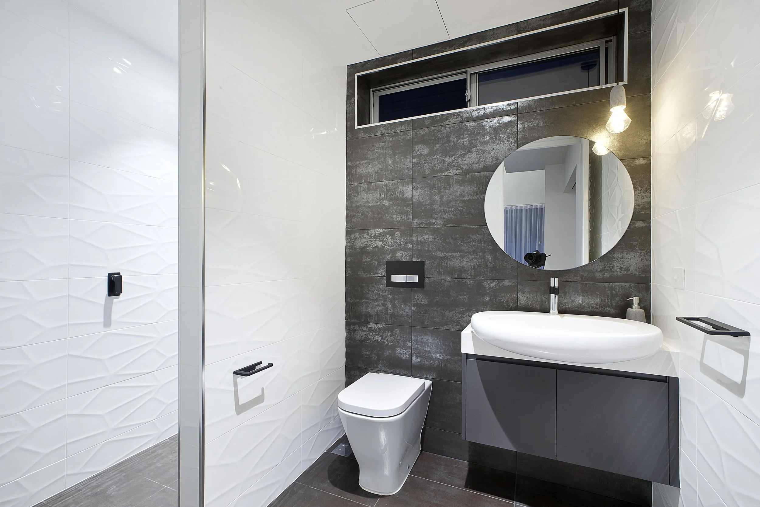 arthur-street-house-mermaid-beach-queensland-powder-room-jamie-gordon-architect.jpg