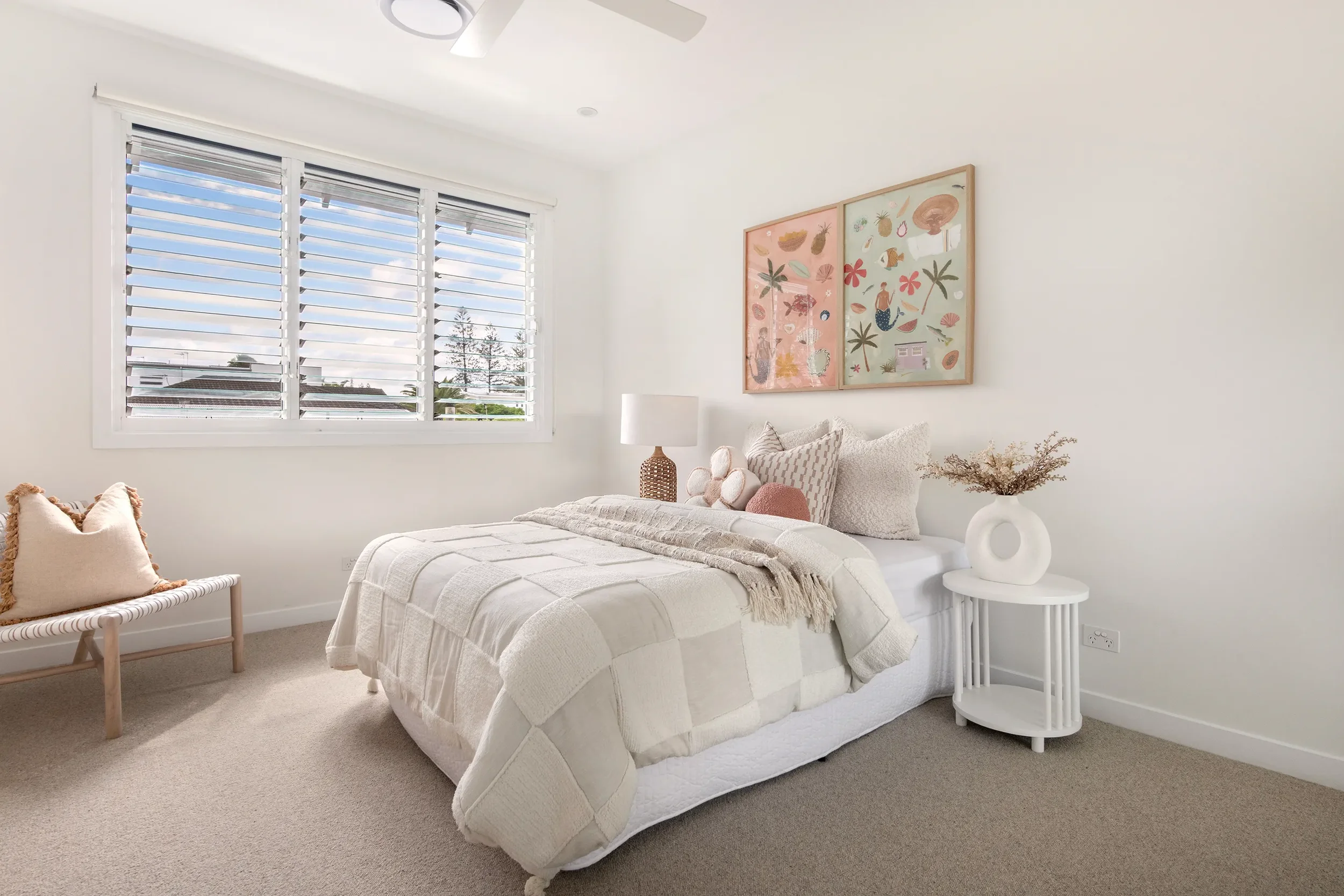 seagull-avenue-house-mermaid-beach-second-bedroom-jamie-gordon-architect.jpg.webp