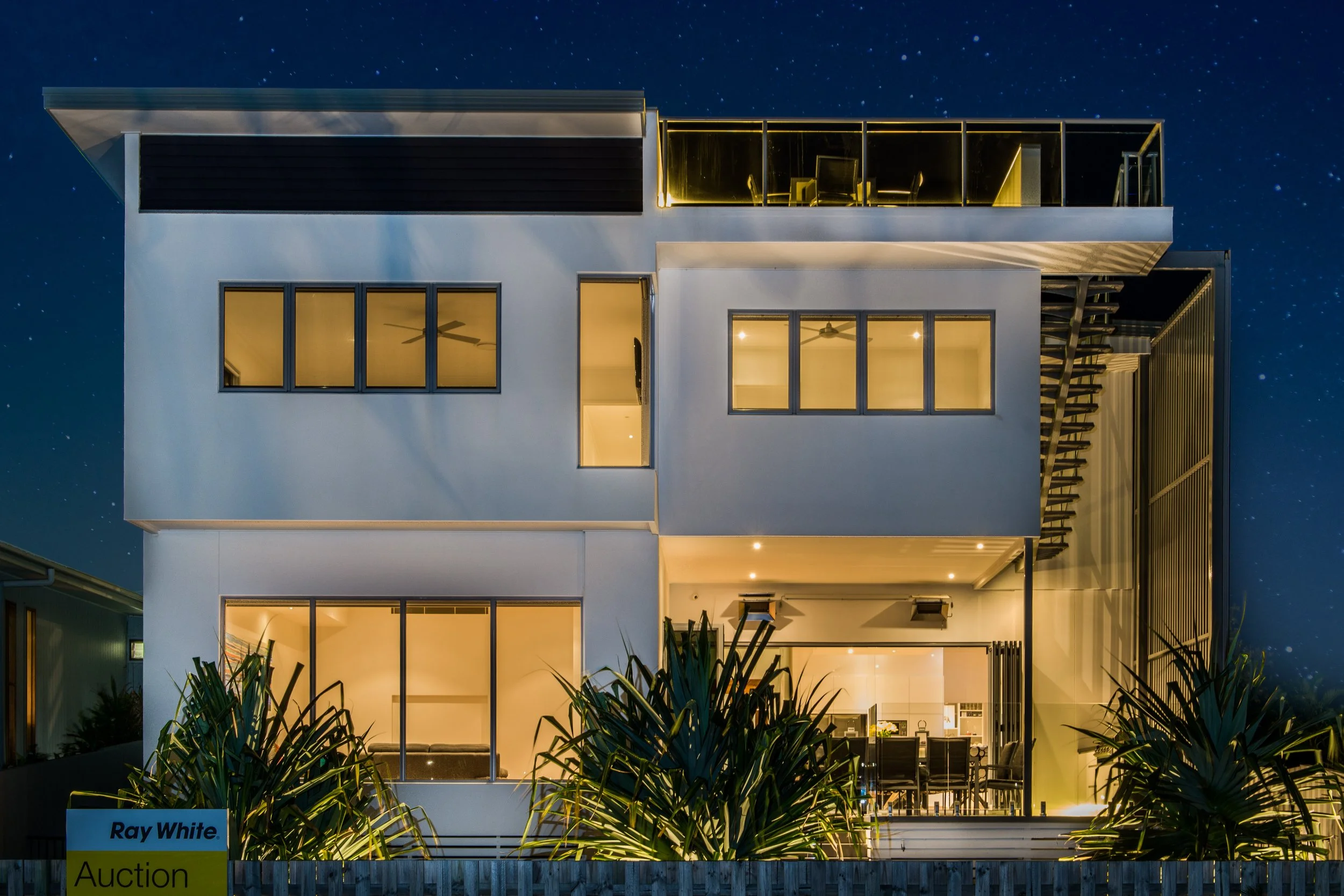 avoca-street-house-salt-nsw-night-time-jamie-gordon-architect.jpg