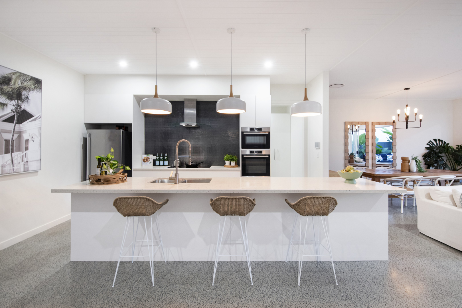 arthur-street-house-B-mermaid-beach-kitchen-island-jamie-gordon-architect.png