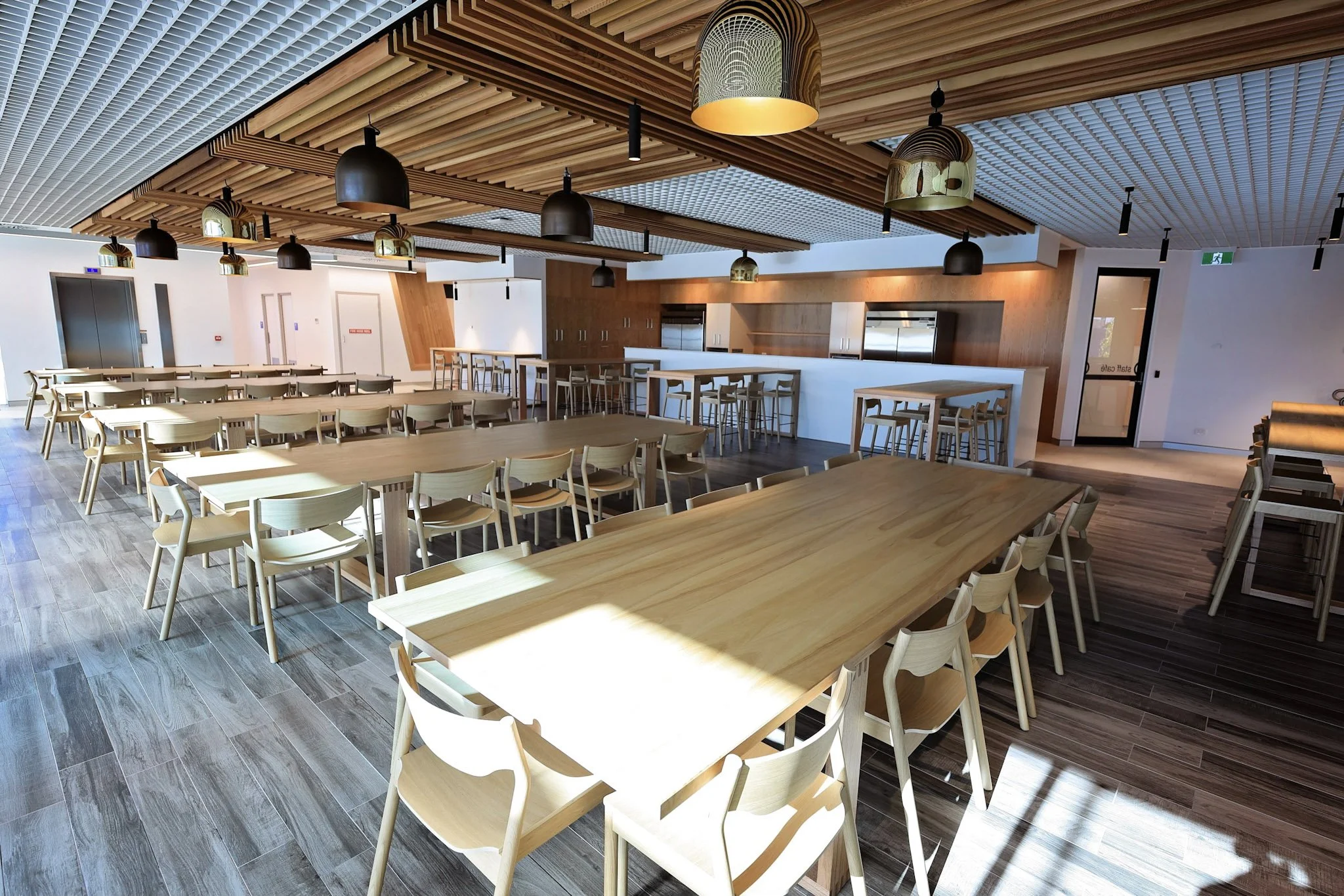 ergon-commercial-building-cairns-staff-dining-ggi-architects.jpg