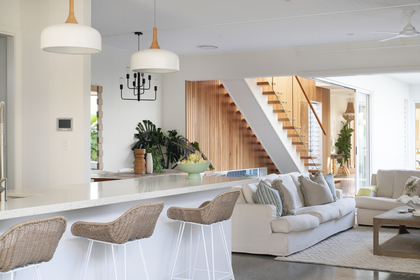 arthur-street-house-B-mermaid-beach-living-area-jamie-gordon-architect.png
