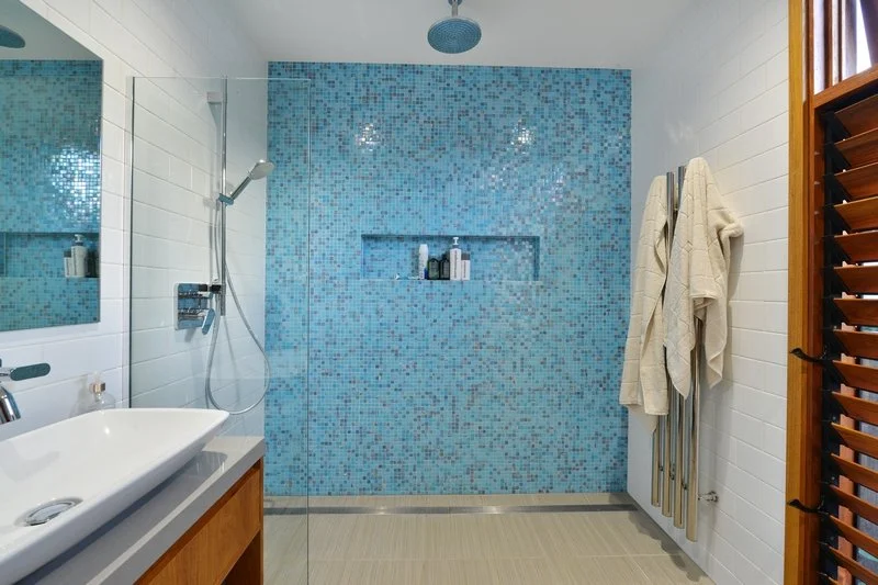 hall-street-house-cairns-bathroom-ggi-architects.JPG