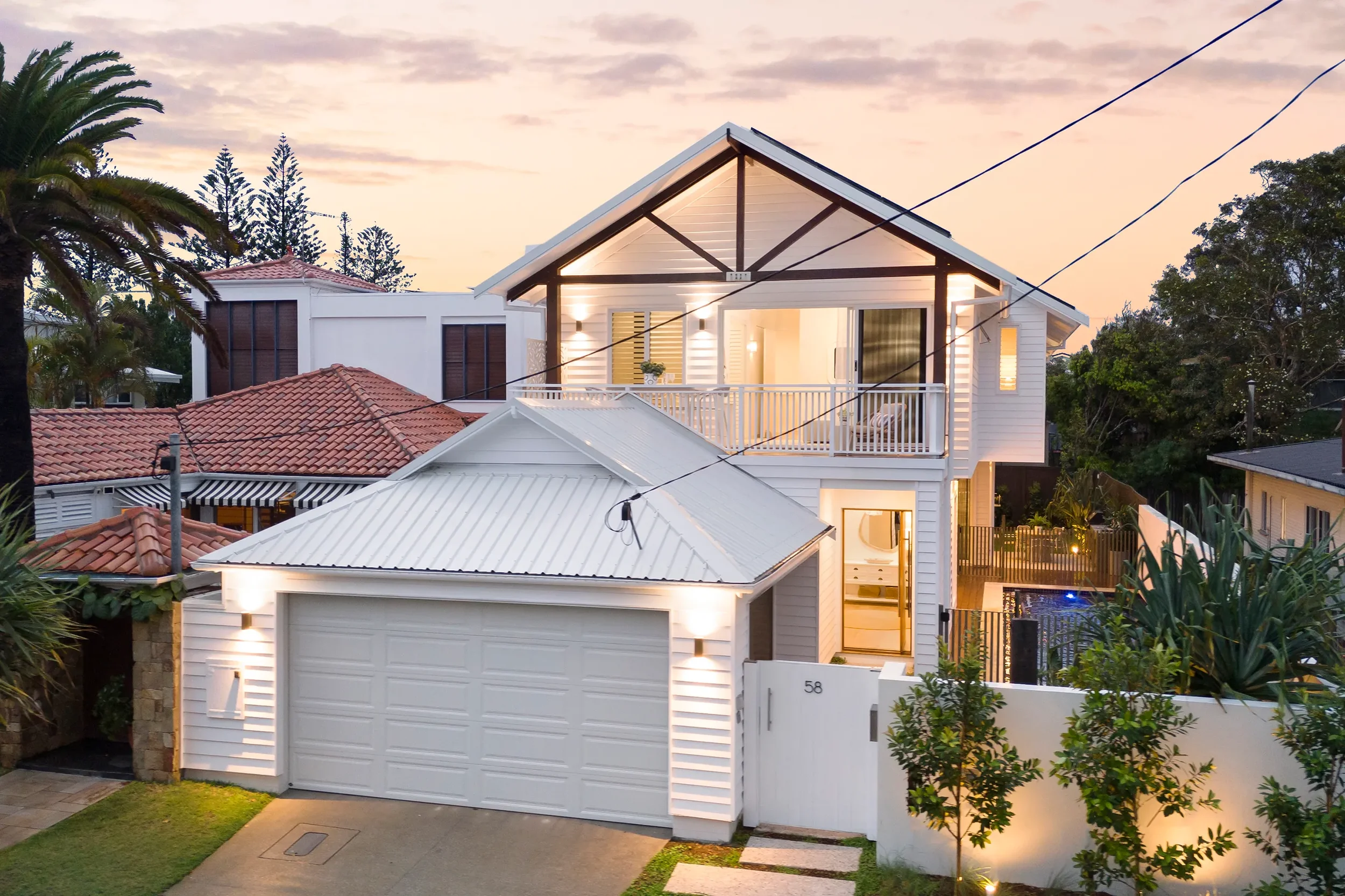 seagull-avenue-house-mermaid-beach-street-frontage-jamie-gordon-architect.jpg.webp