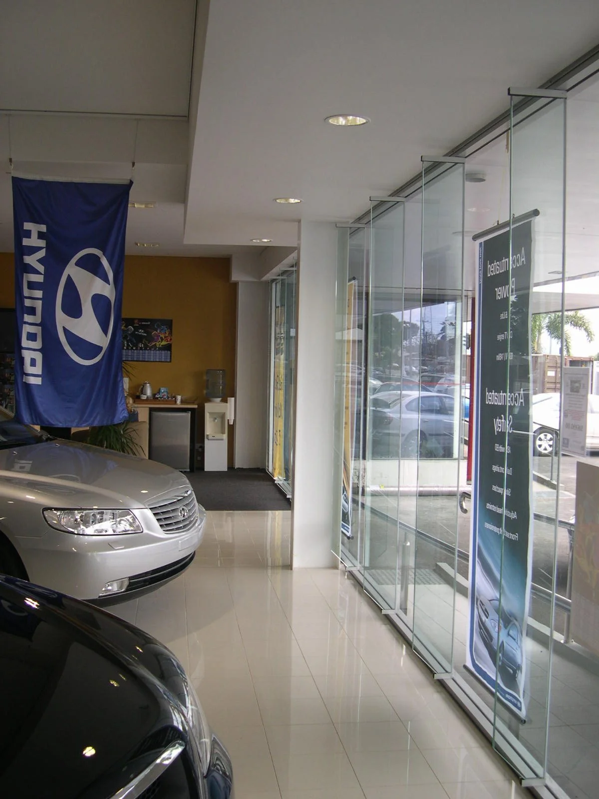 macky-mazda-dealership-shop-front-jamie-gordon-architect.JPG