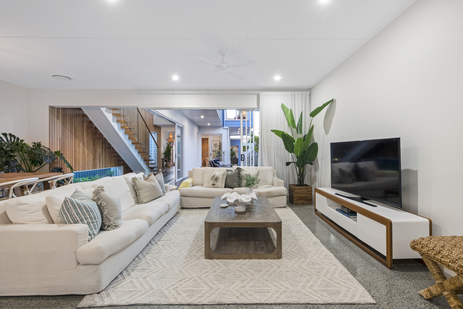 arthur-street-house-B-mermaid-beach-living-room-jamie-gordon-architect.png