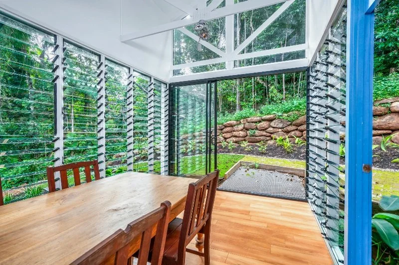 raintree-place-house-cairns-dining-ggi-architects.jpg