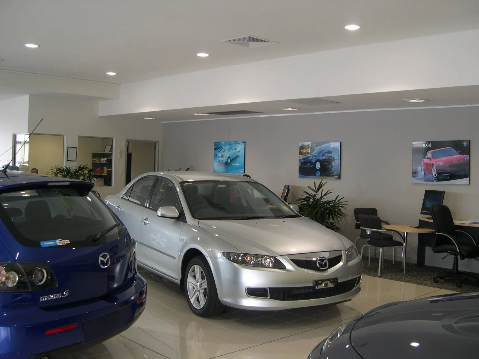 macky-mazda-dealership-showroom-jamie-gordon-architect.JPG