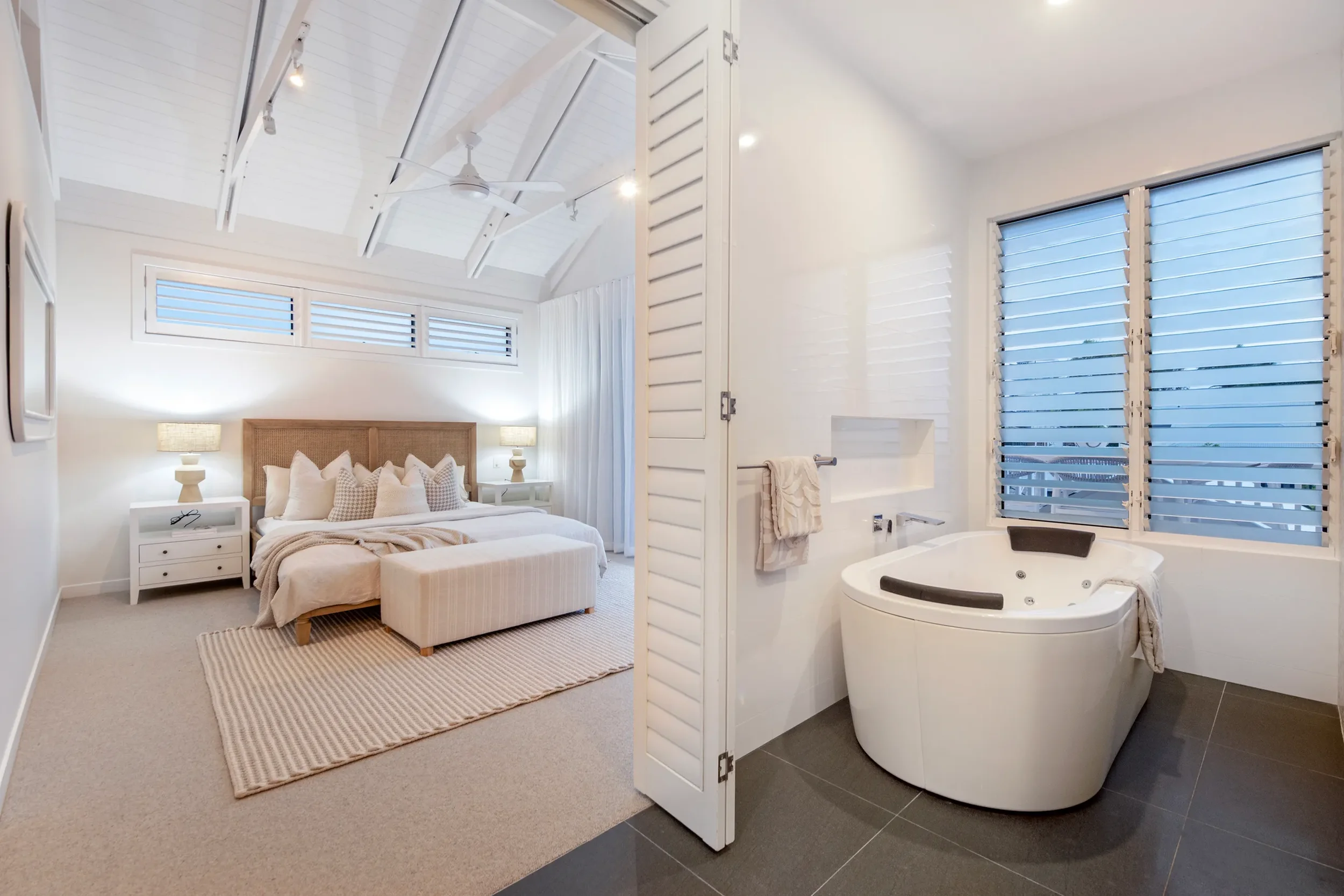 seagull-avenue-house-mermaid-beach-ensuite-jamie-gordon-architect.jpg.webp